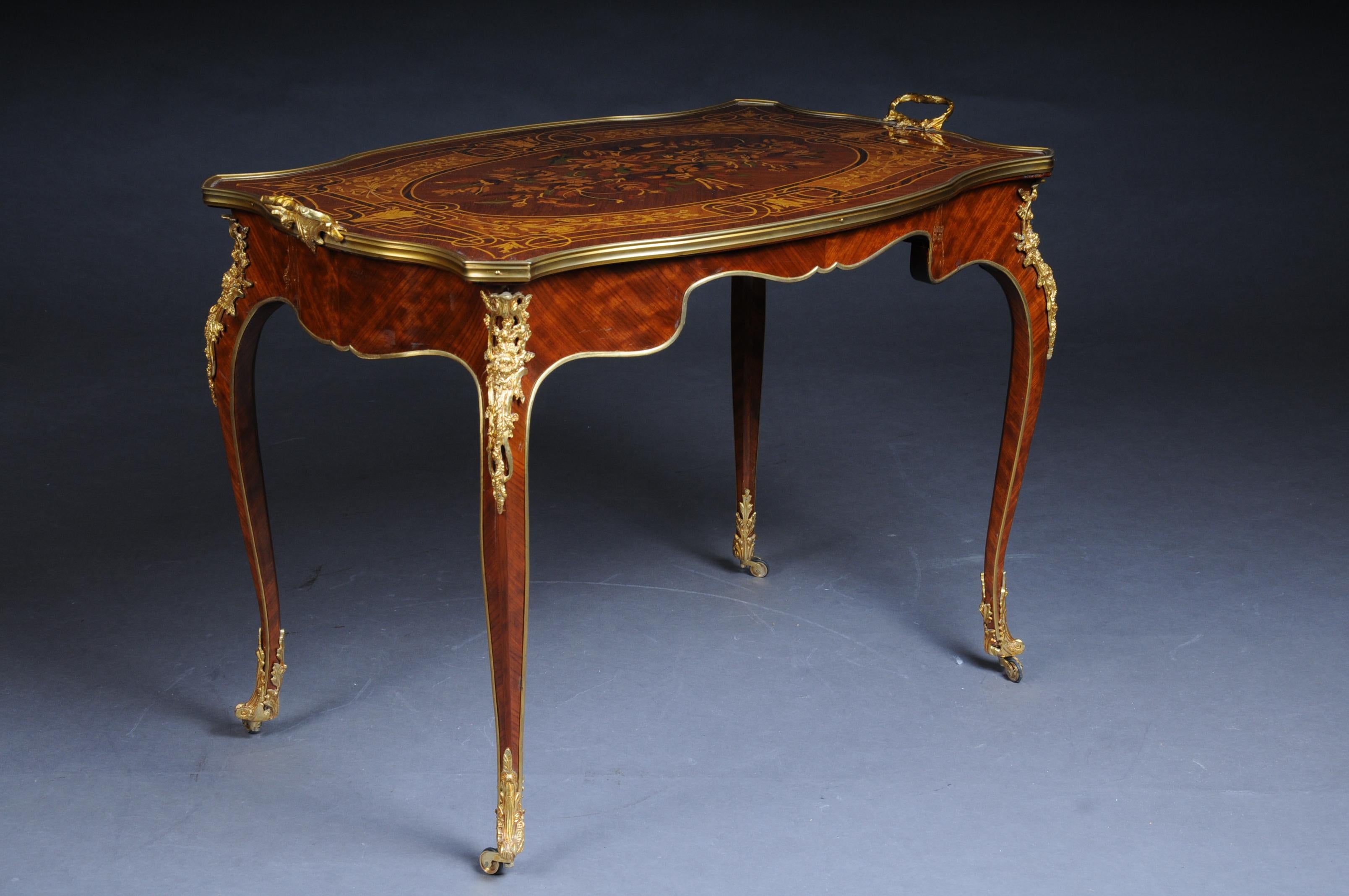 Elegant French Salon Table in Louis Quinze Style In Good Condition For Sale In Berlin, DE