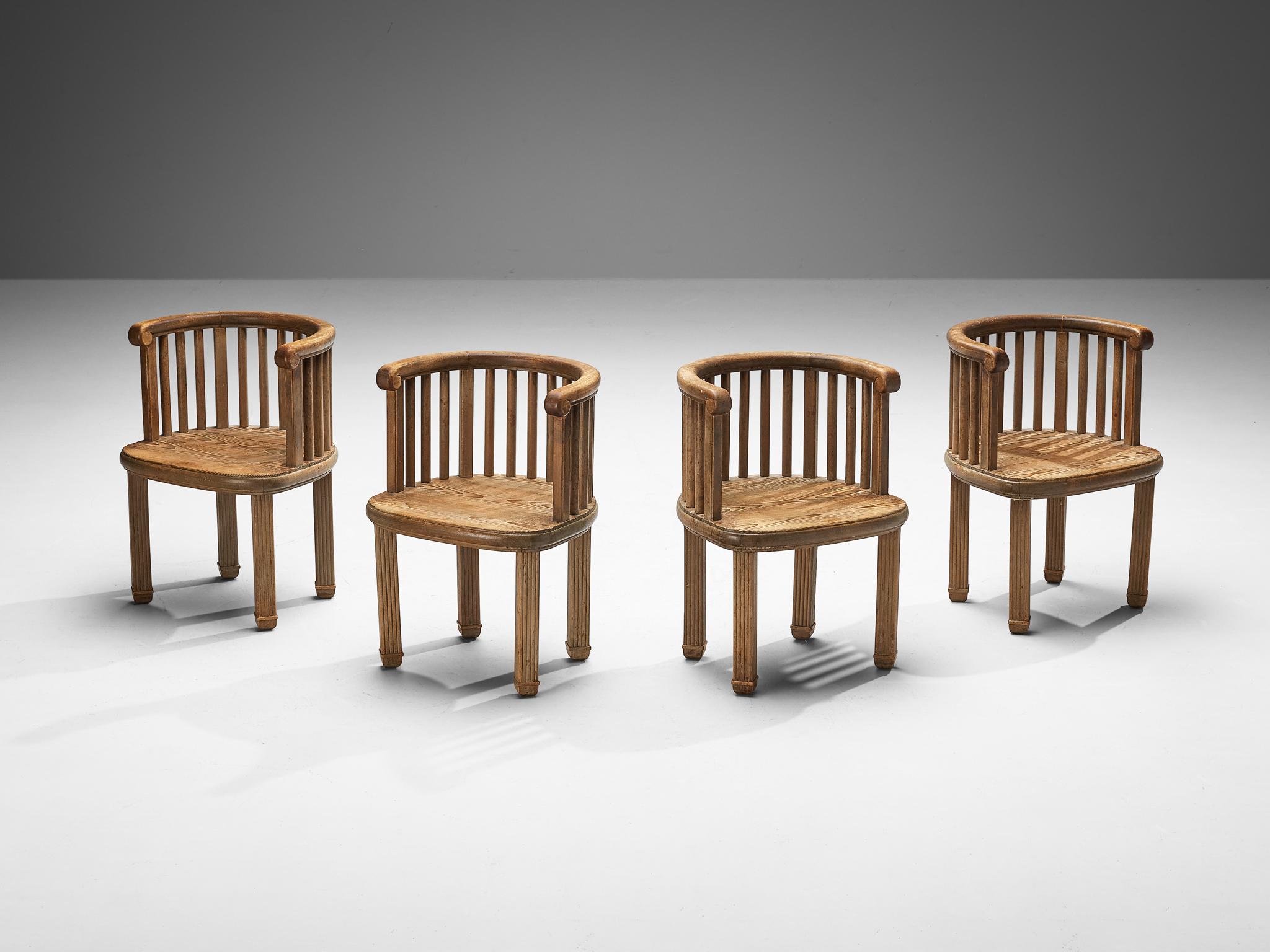 Mid-Century Modern Elegant French Set of Four Dining Chairs in Pine For Sale