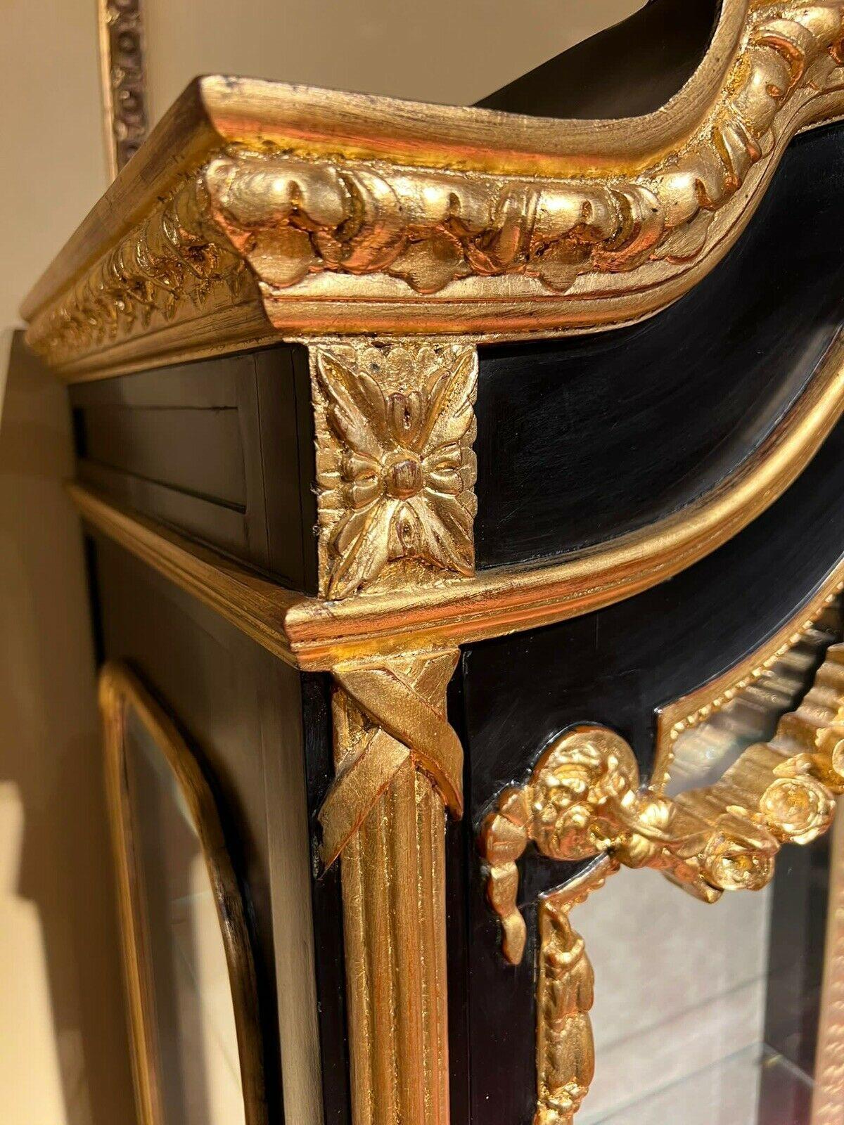 Elegant French Showcase antique Louis XVI Age 20th Century Beech Black / Gold In Good Condition In Berlin, DE