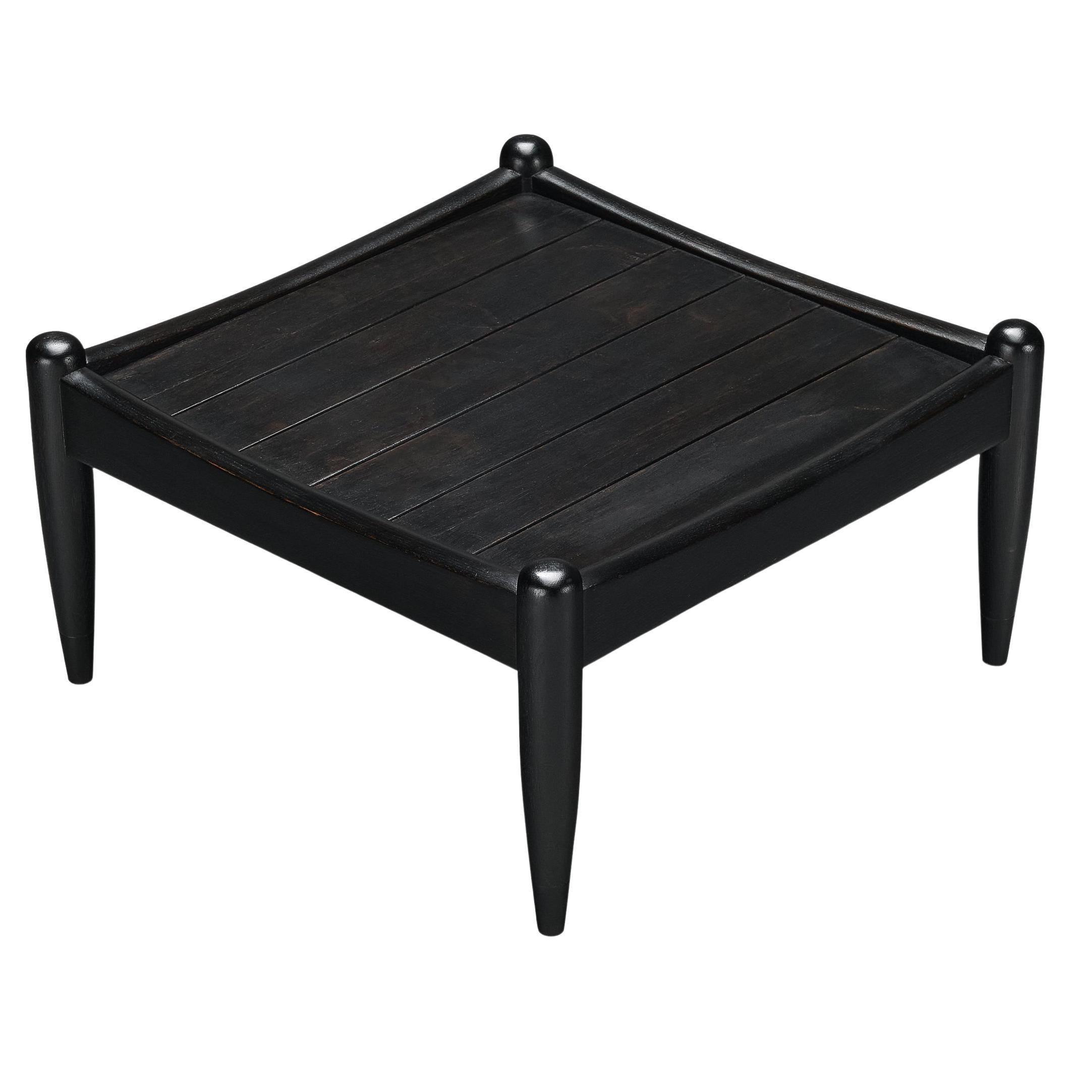Elegante mesa auxiliar francesa de roble lacado en negro