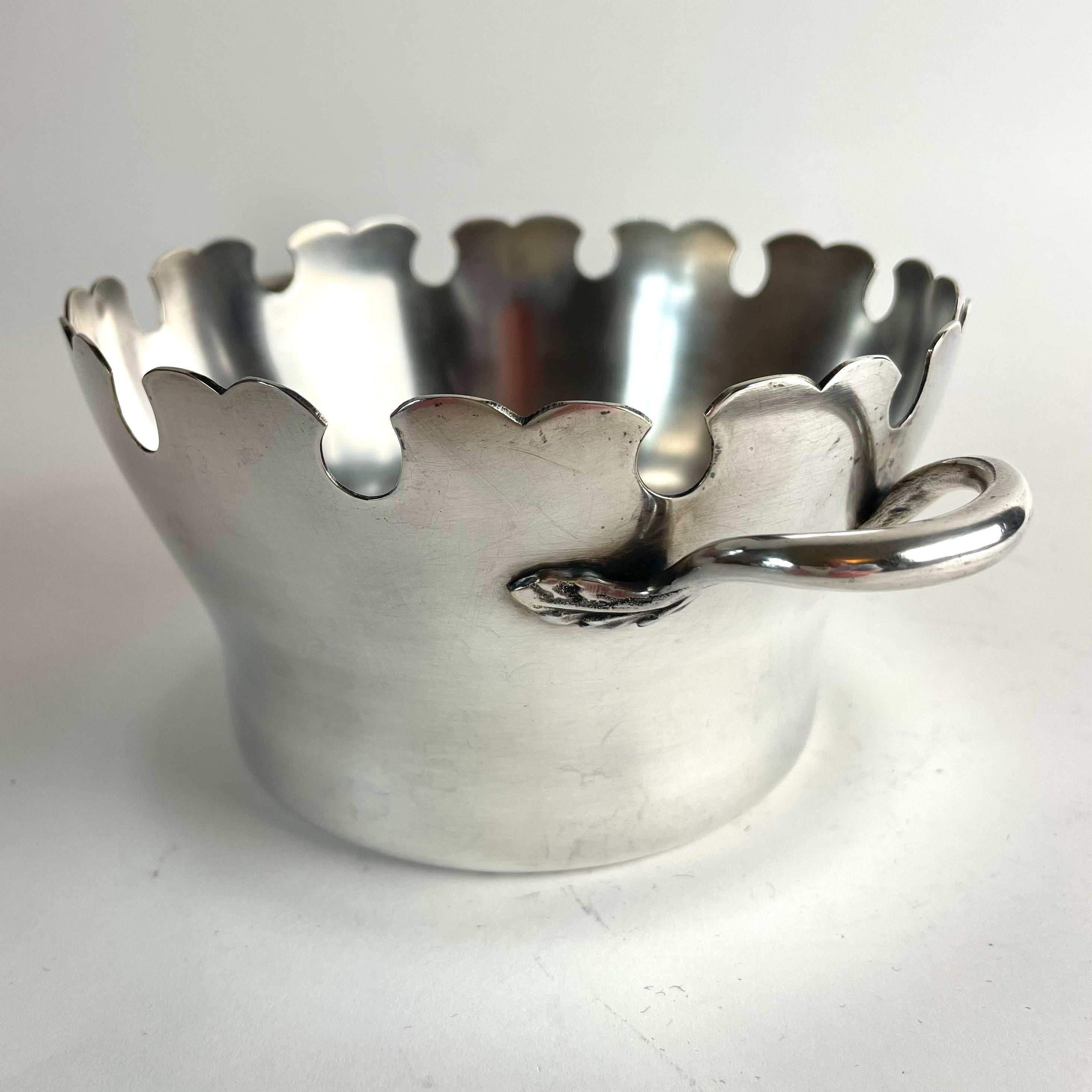 Elegante enjuagador francés de copas de vino chapado en plata, siglo XIX Chapado en plata en venta