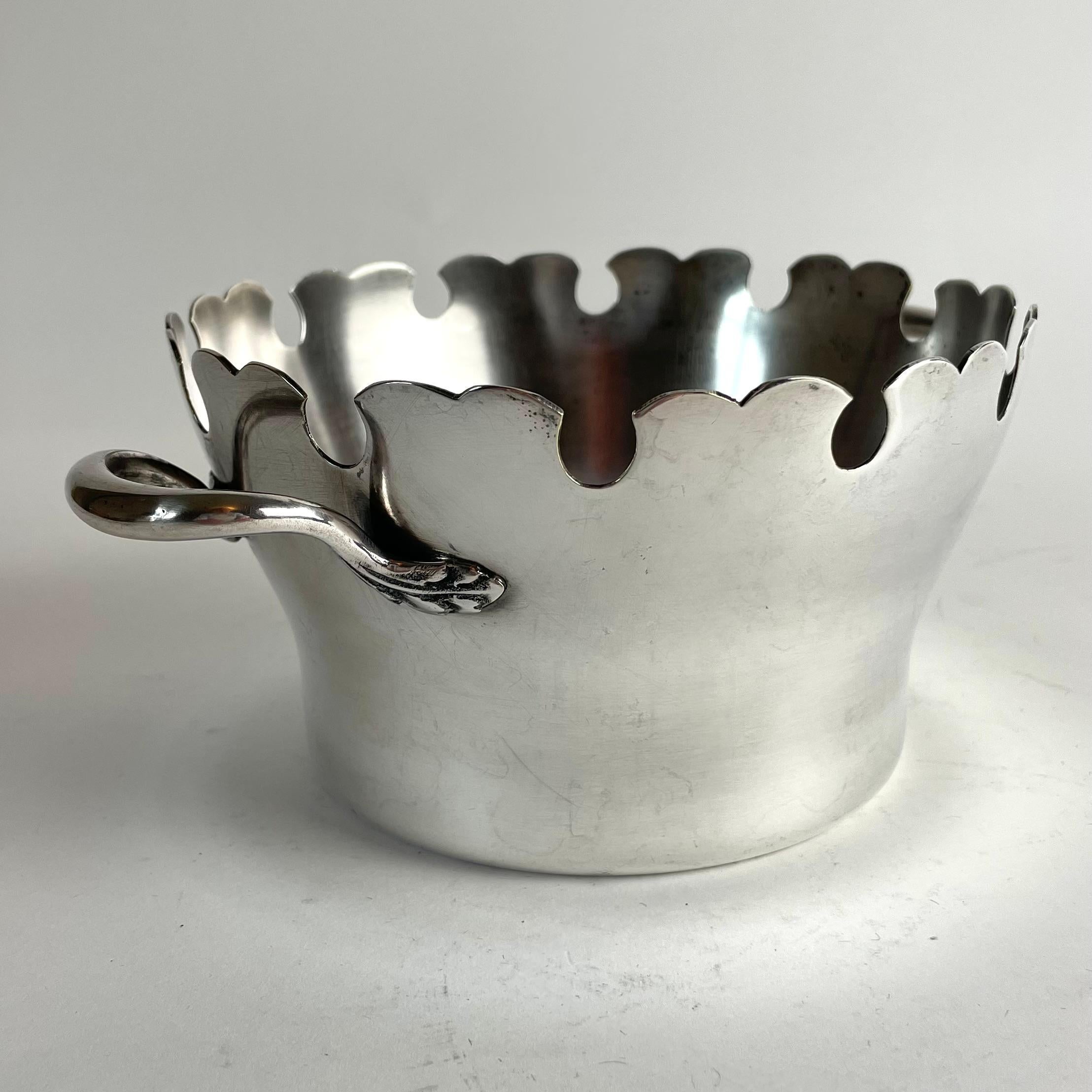 Elegante enjuagador francés de copas de vino chapado en plata, siglo XIX en venta 2
