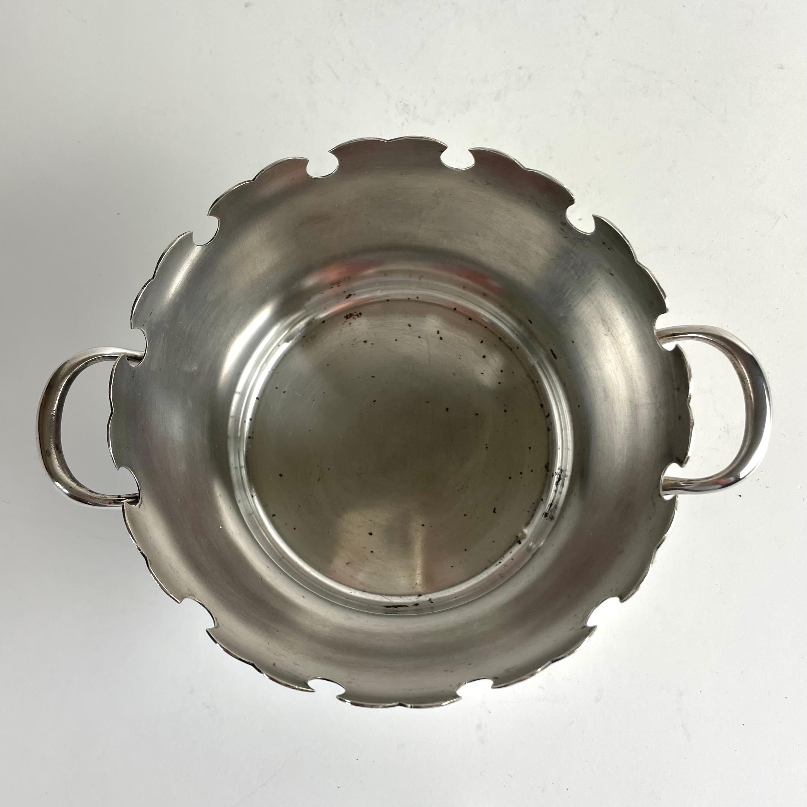 Elegante enjuagador francés de copas de vino chapado en plata, siglo XIX en venta 3