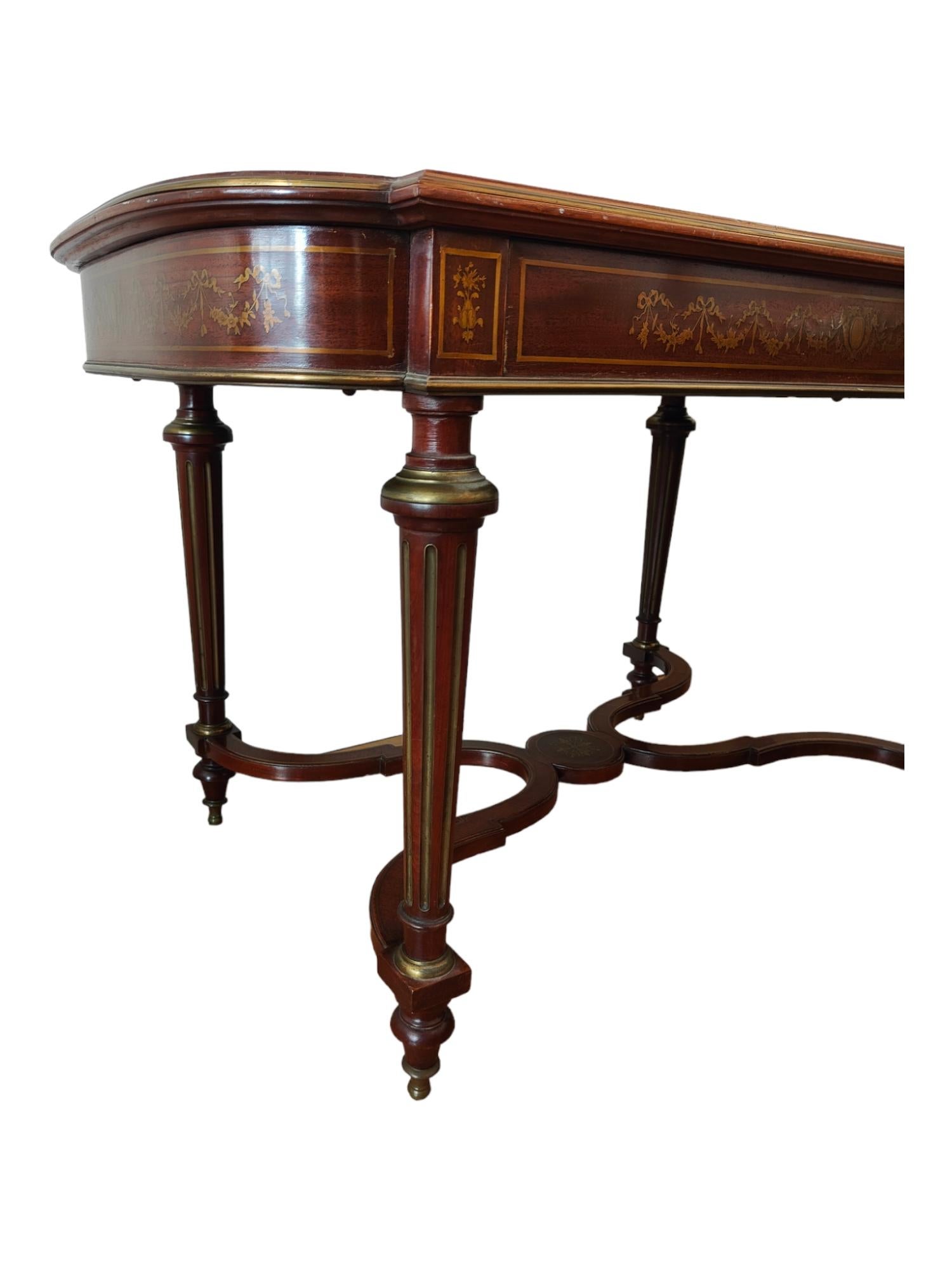 Elegant French Table with Marquetry from the 19th Century 6