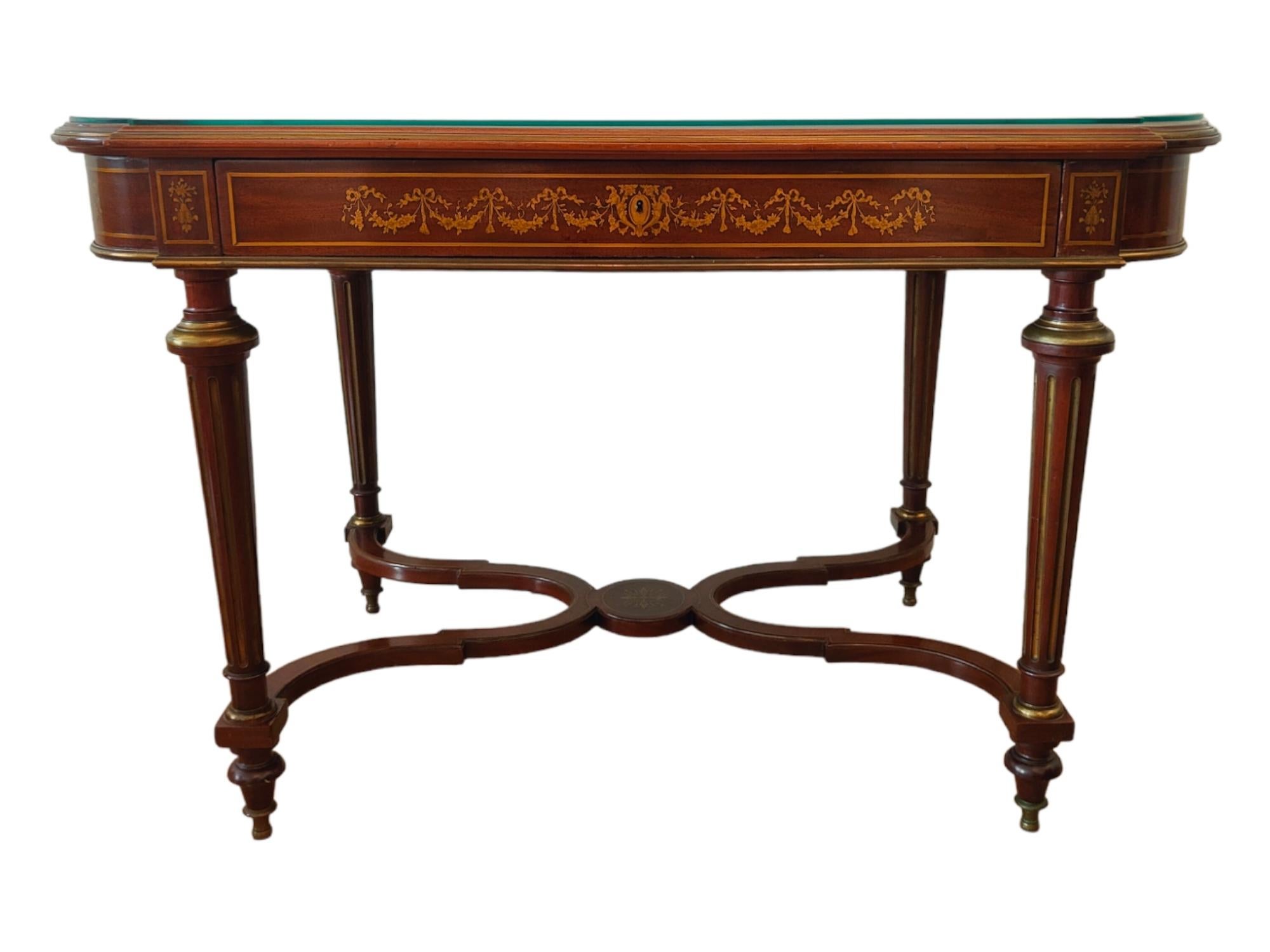 Eleganter französischer Tisch mit Intarsien aus dem 19. Jahrhundert im Zustand „Hervorragend“ im Angebot in Madrid, ES