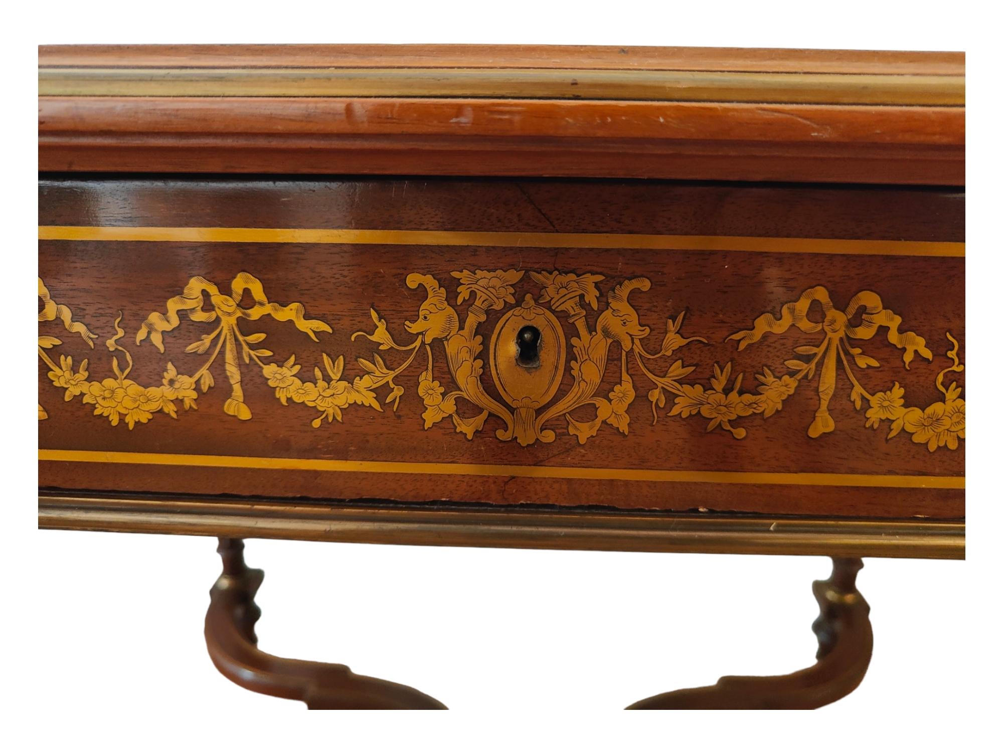 Eleganter französischer Tisch mit Intarsien aus dem 19. Jahrhundert im Angebot 2