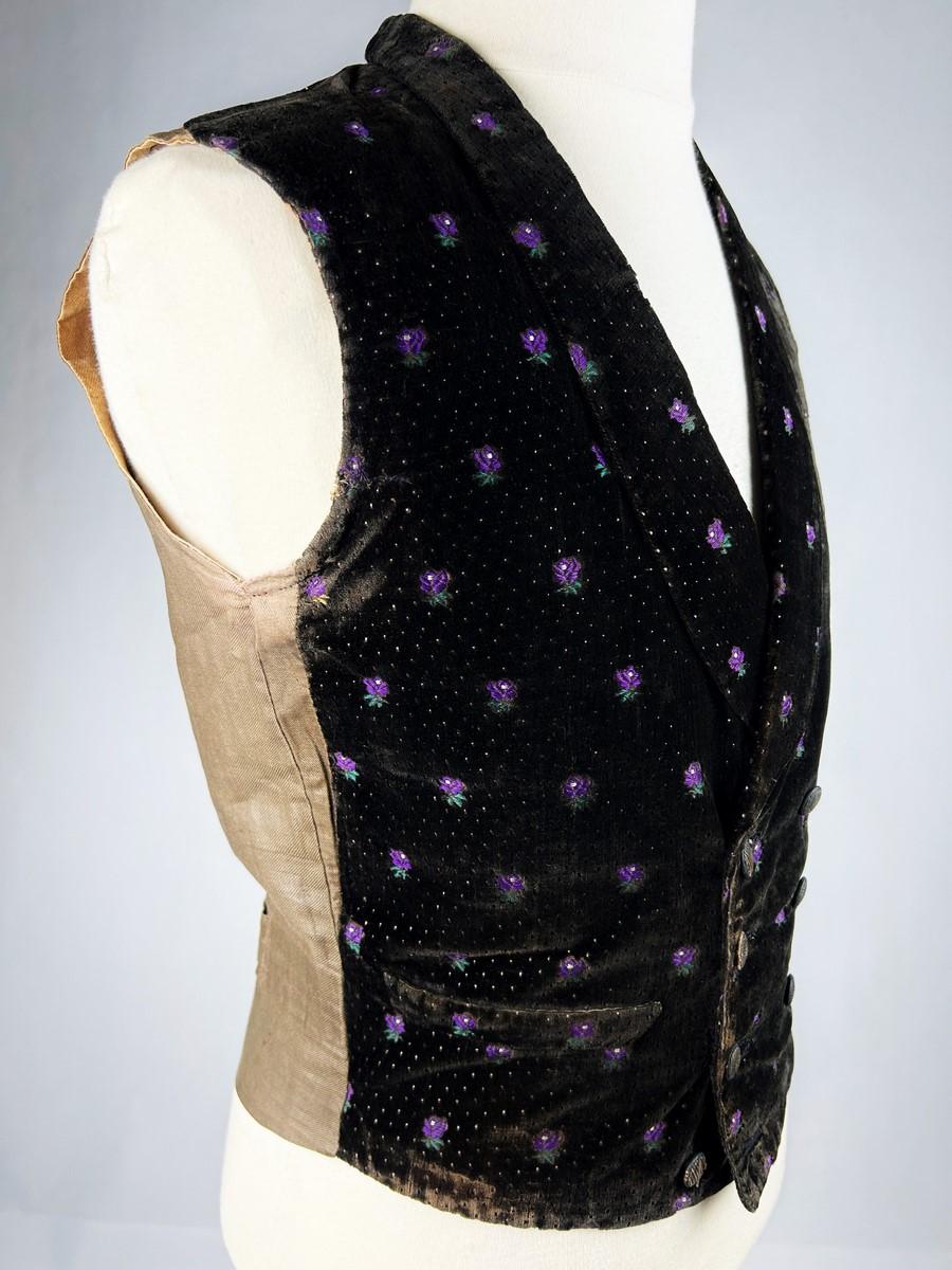 Elegant French Victorian waistcoat in brocaded velvet - France Circa 1860 For Sale 1