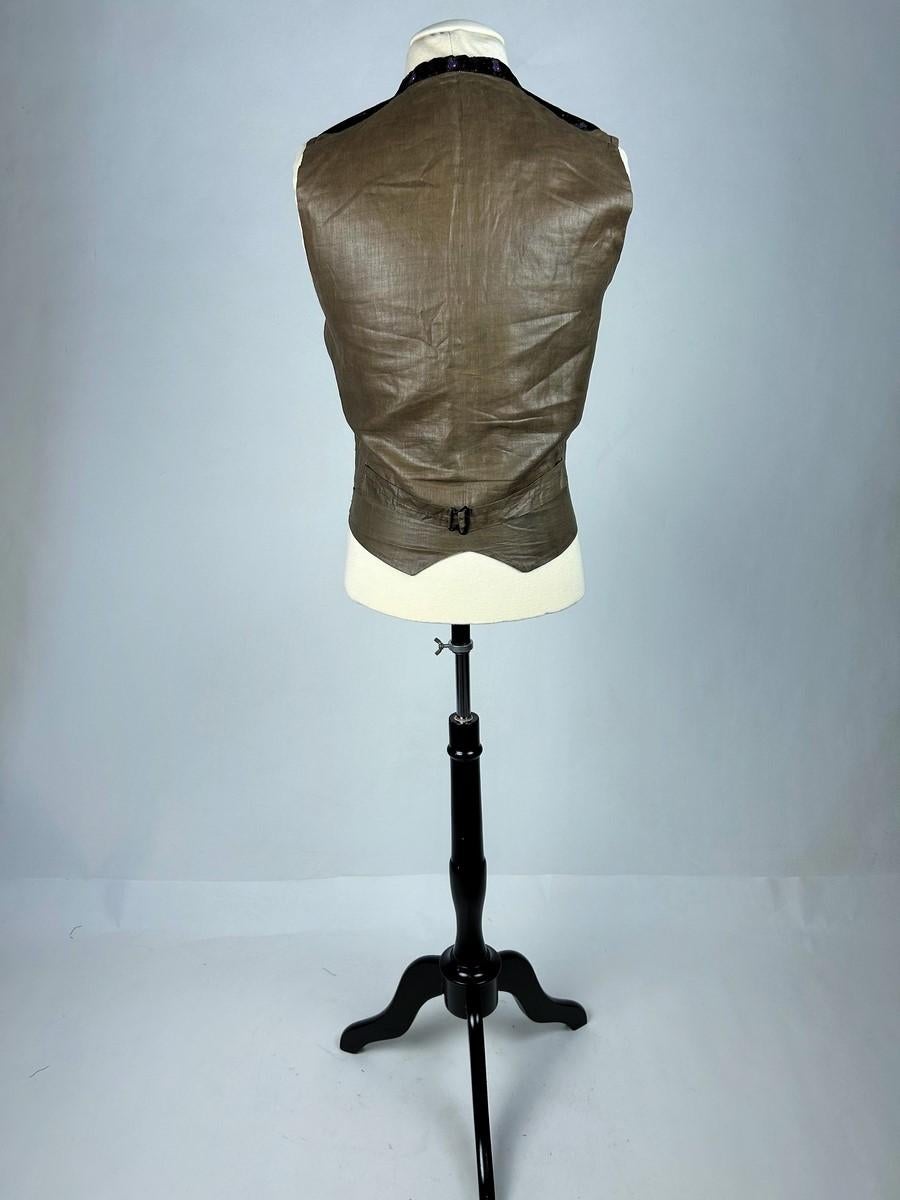 Elegant French Victorian waistcoat in brocaded velvet - France Circa 1860 For Sale 4