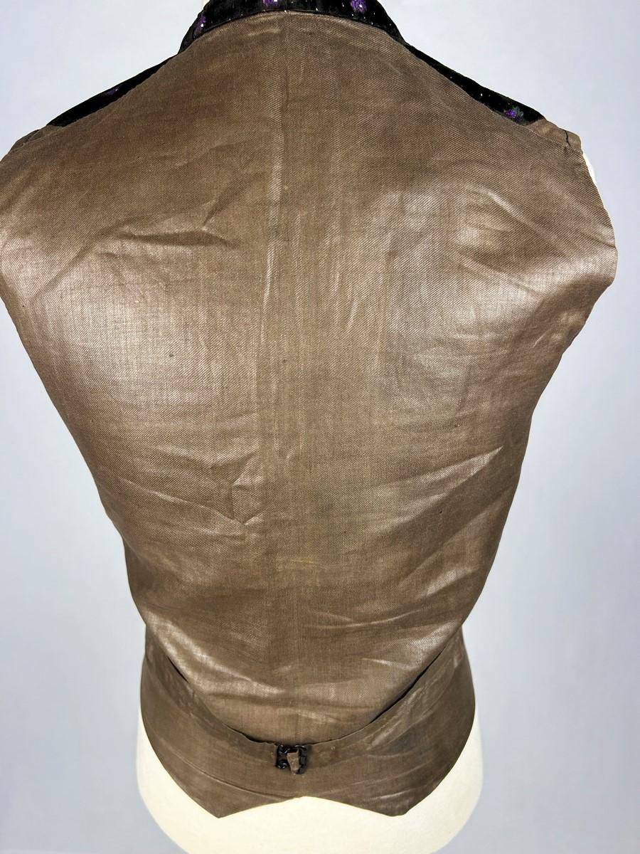 Elegant French Victorian waistcoat in brocaded velvet - France Circa 1860 For Sale 4