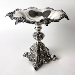 Élégante coupe à fruits en argent poinçonnée de Göteborg, Suède, datée de 1858