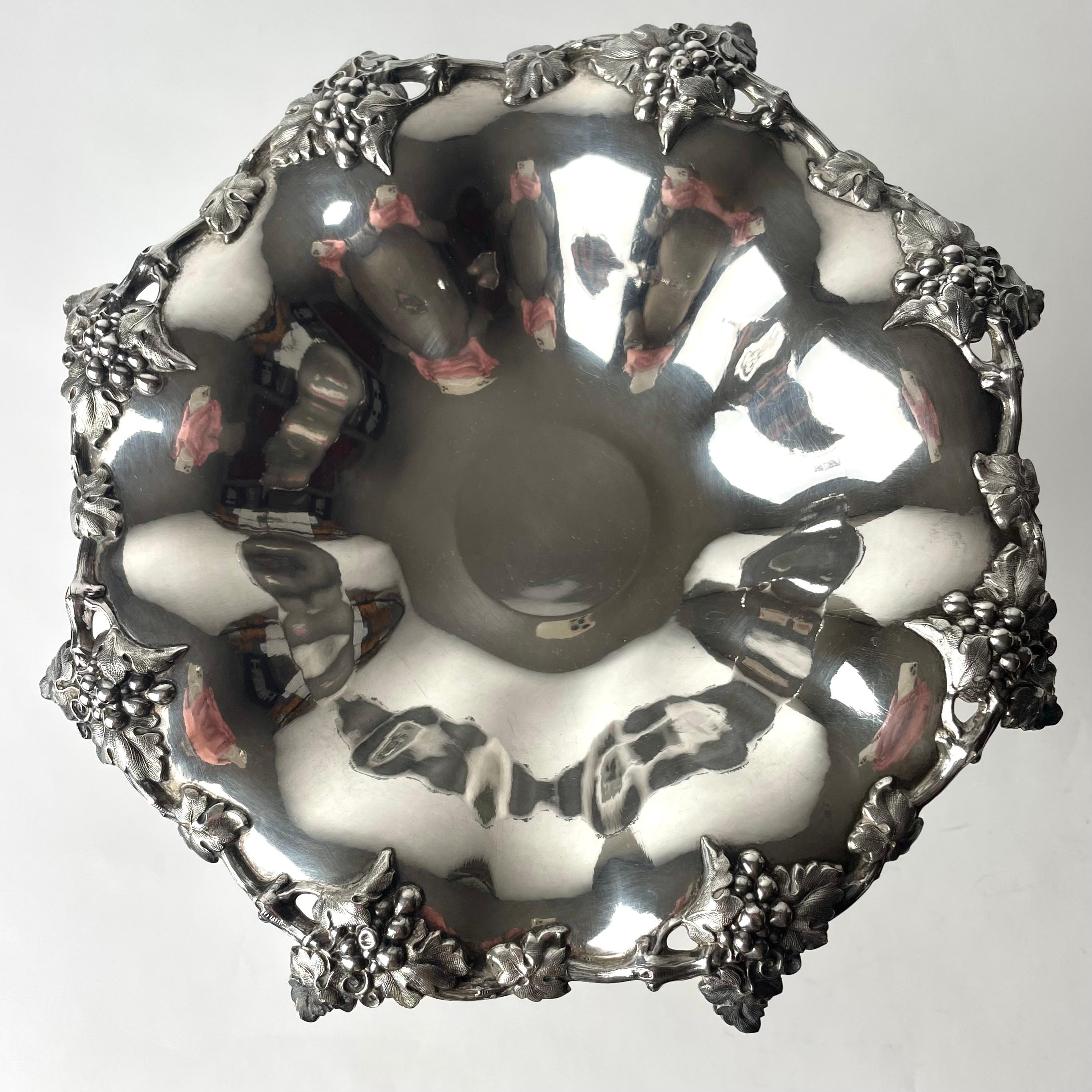 Silver Elegant Fruit Bowl in hallmarked silver from Gothenburg, Sweden dated 1858 For Sale