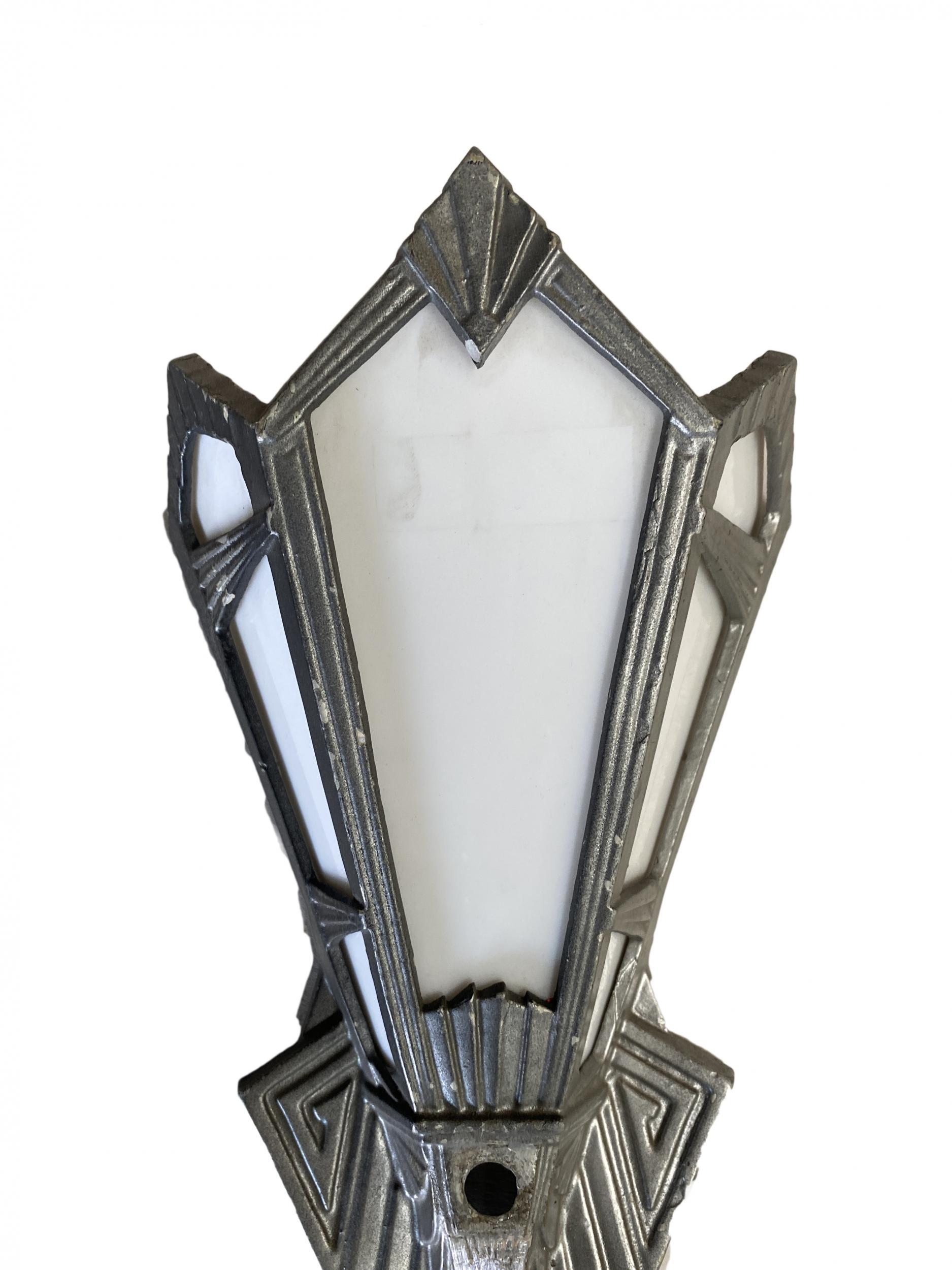 Elegant Geometric Art Deco Slat Glass Wall Sconce, Available 5 In Excellent Condition For Sale In Van Nuys, CA