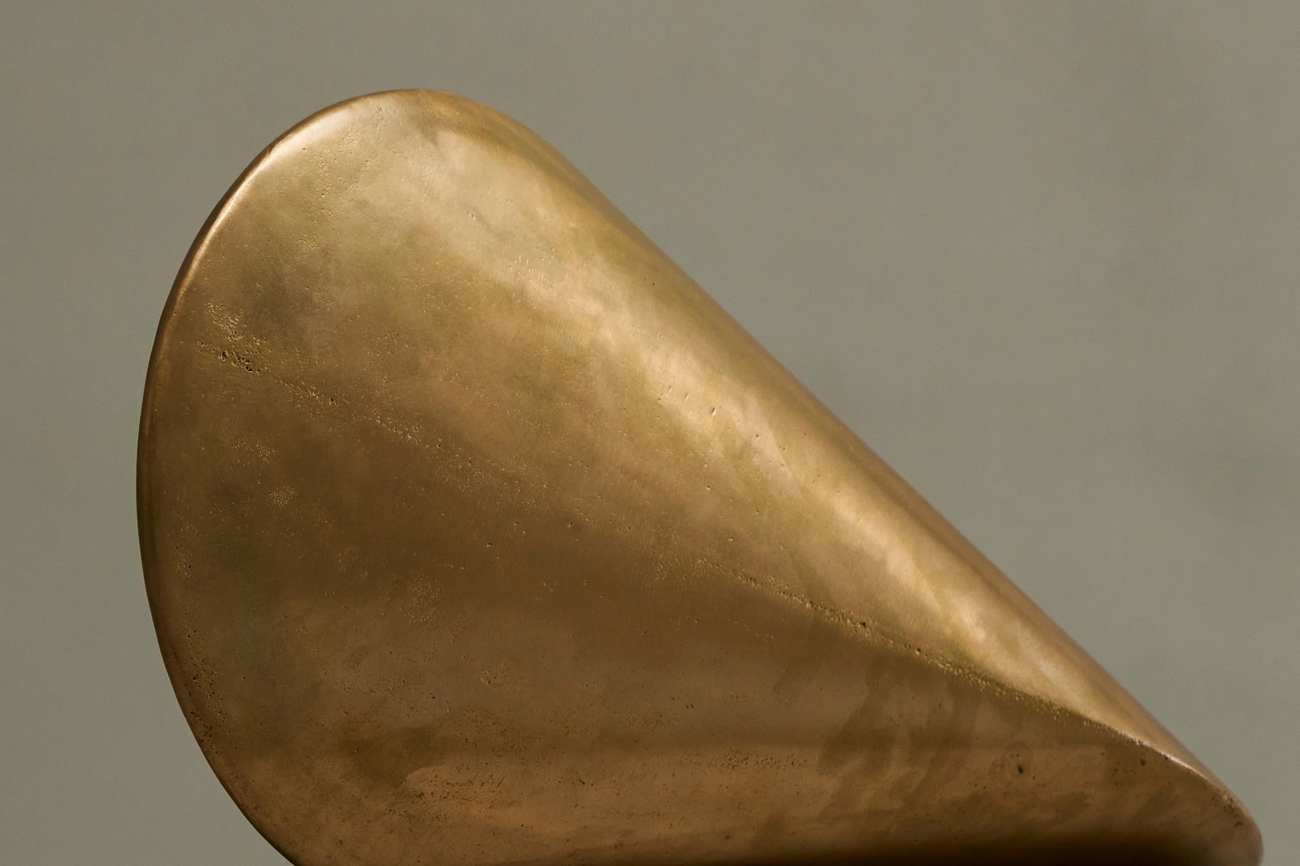 Eleganza della scultura geometrica in ottone fuso patinato a sabbia in vendita 11