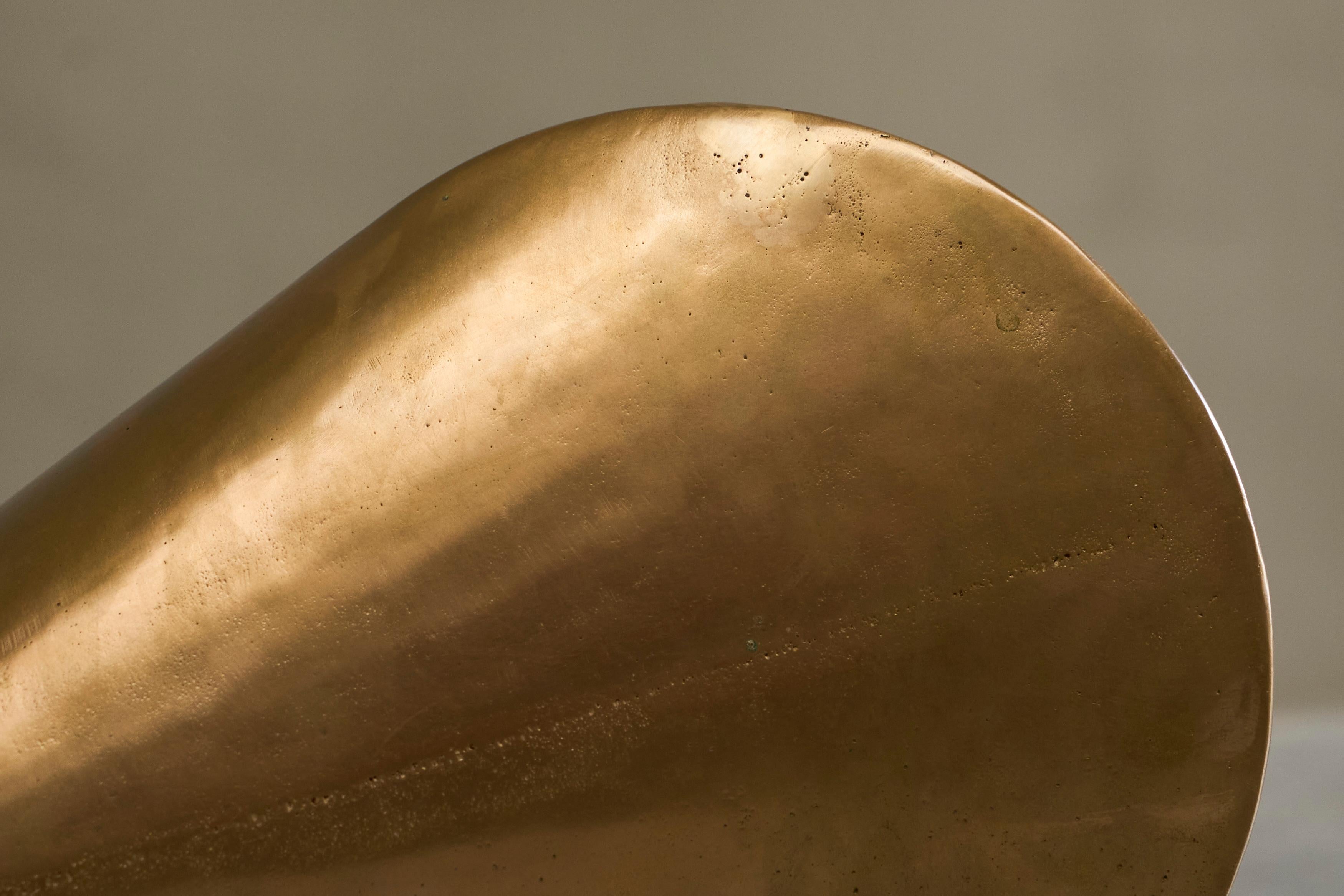 Eleganza della scultura geometrica in ottone fuso patinato a sabbia in vendita 13