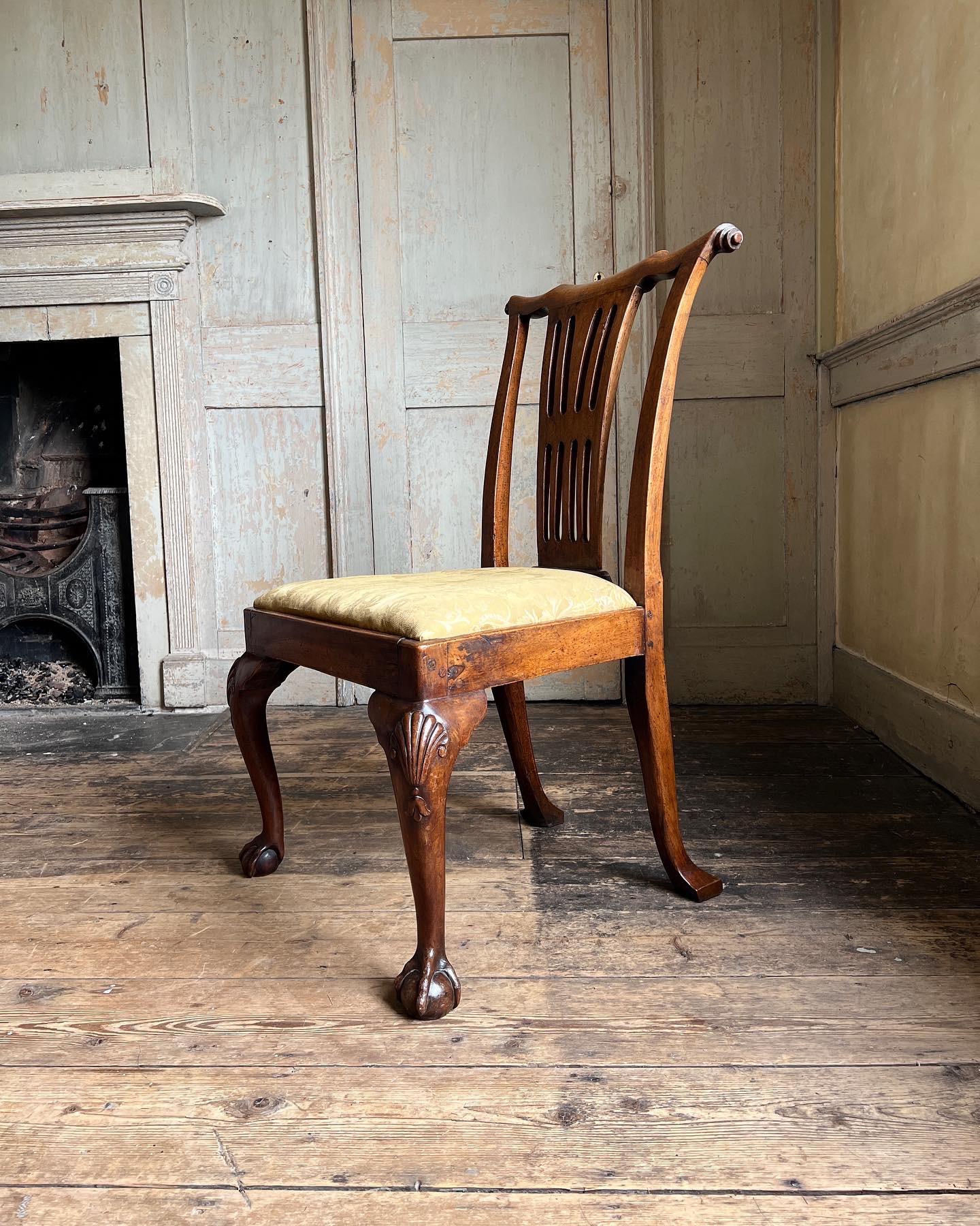 18th Century Elegant George II Walnut Carved Side Chair, c.1730 For Sale
