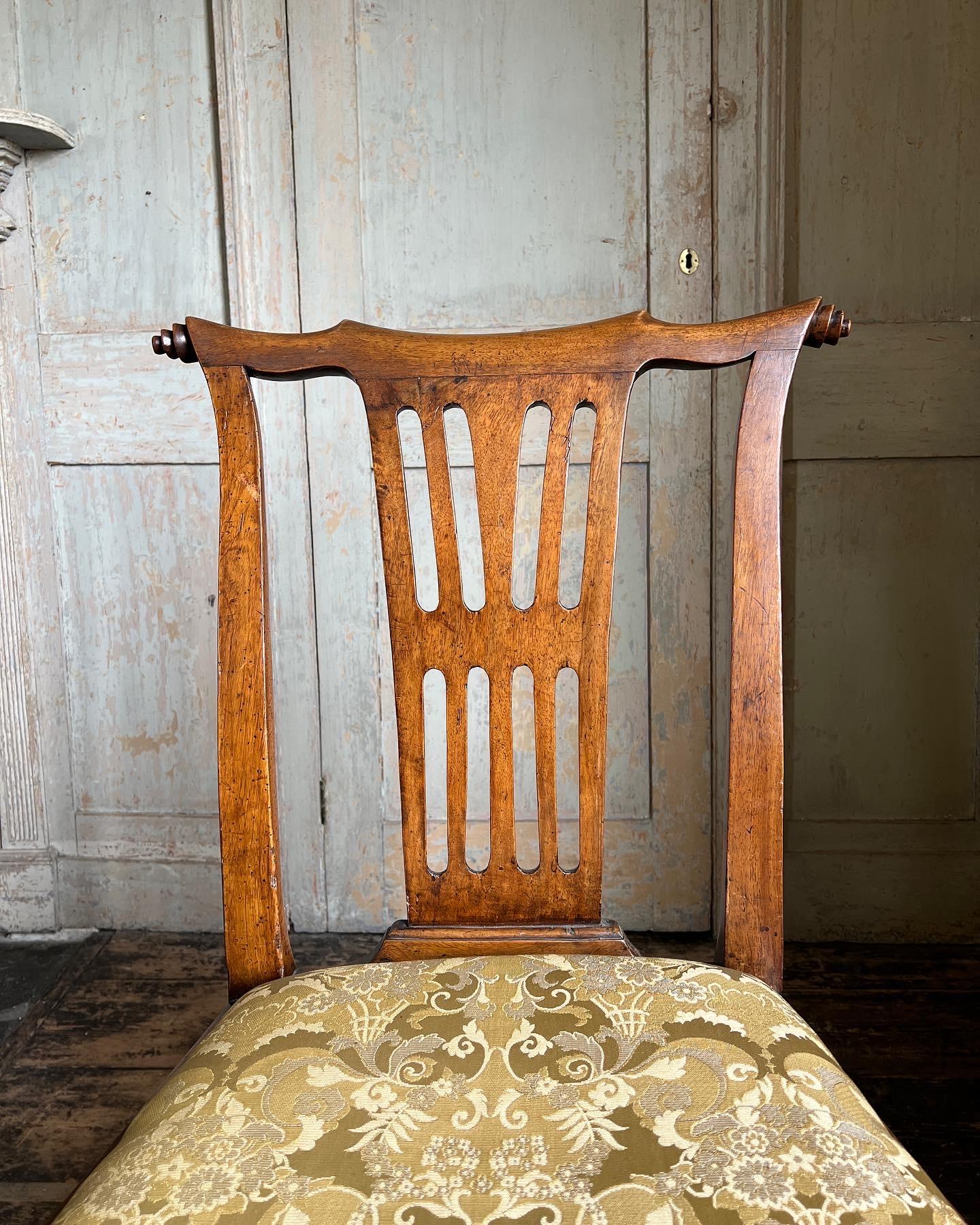 Elegant George II Walnut Carved Side Chair, c.1730 For Sale 1