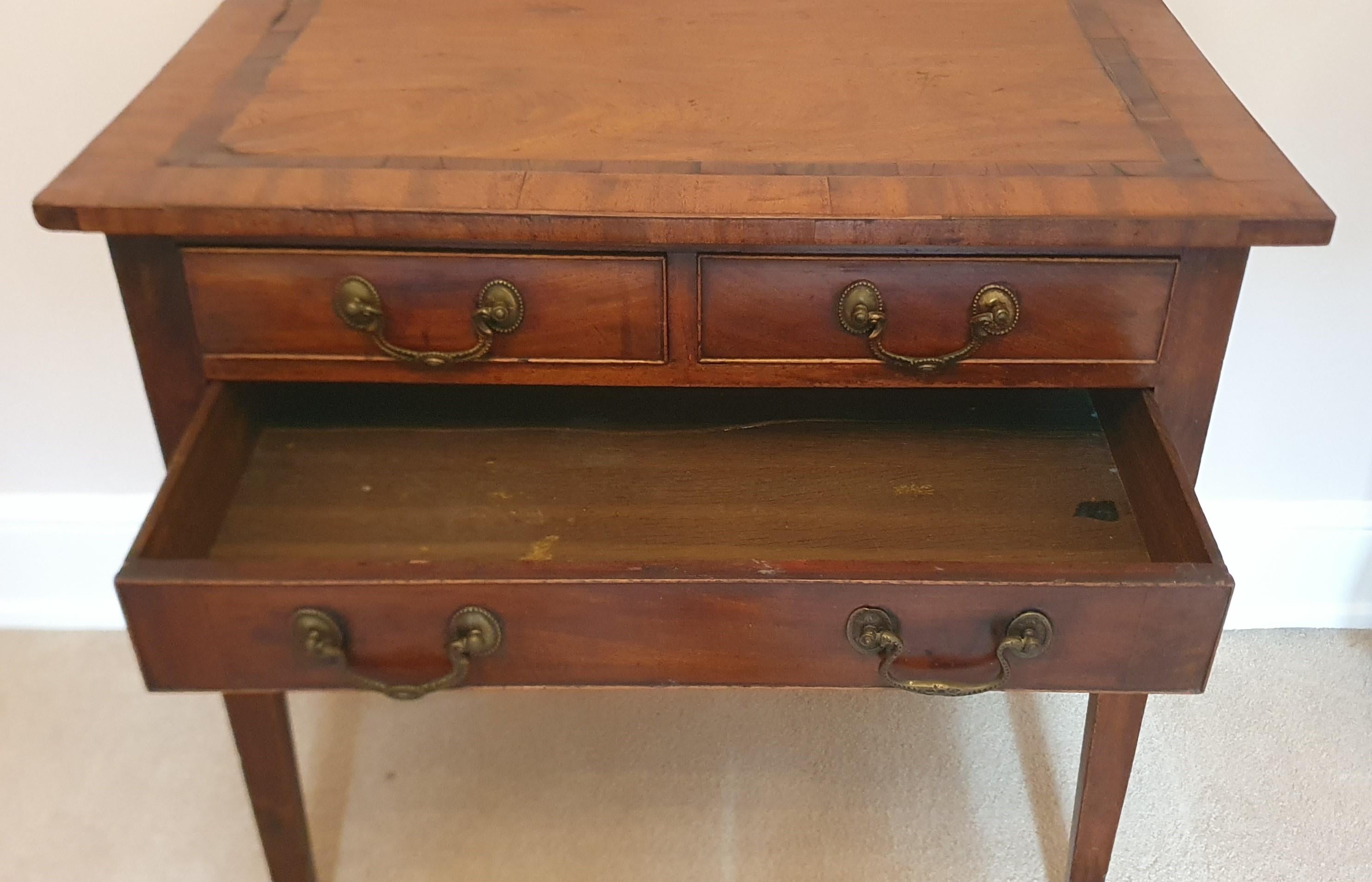 Elegant George III style lowboy with three drawer and delicate marquetry top For Sale 2