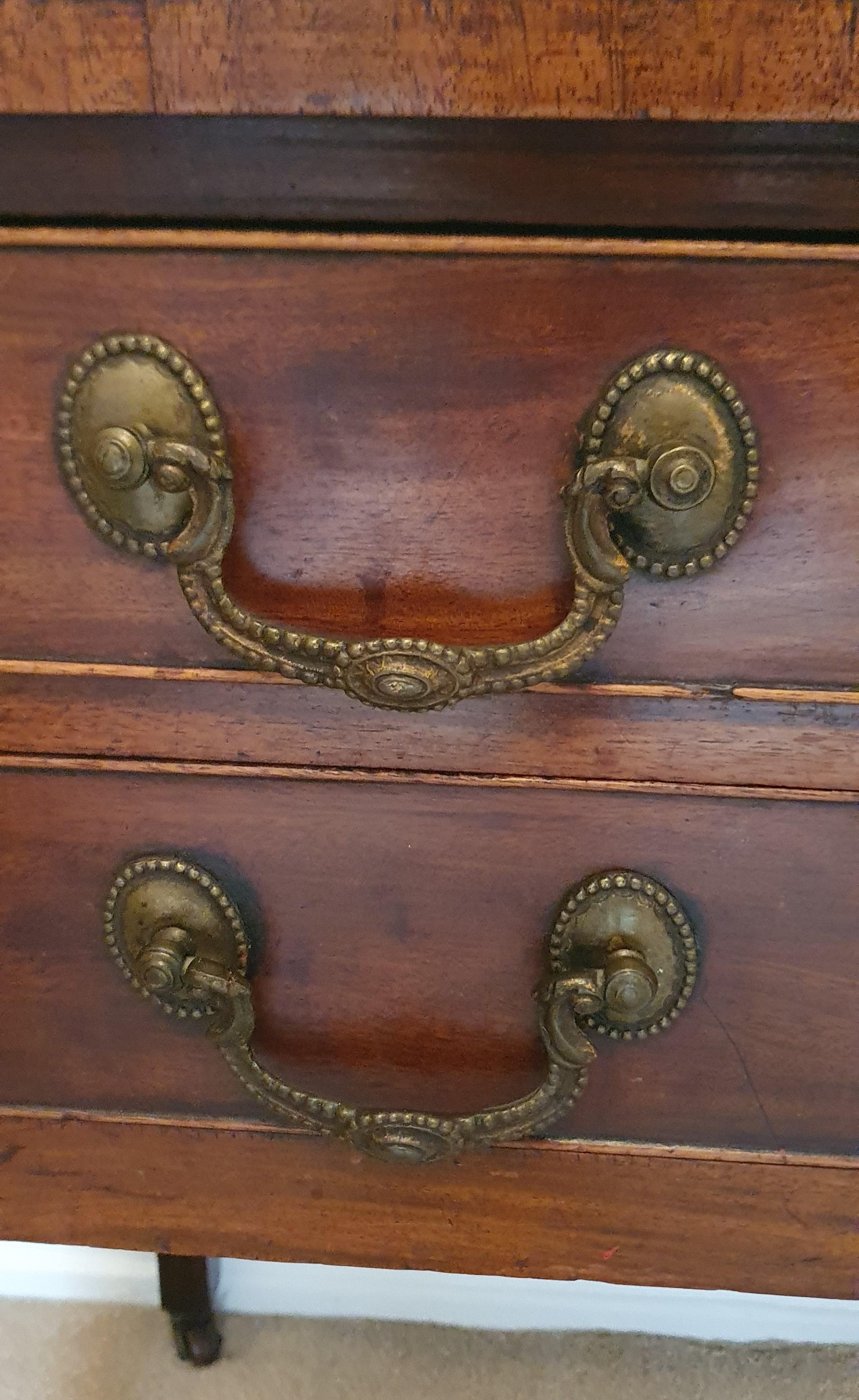 Elegant George III style lowboy with three drawer and delicate marquetry top For Sale 5