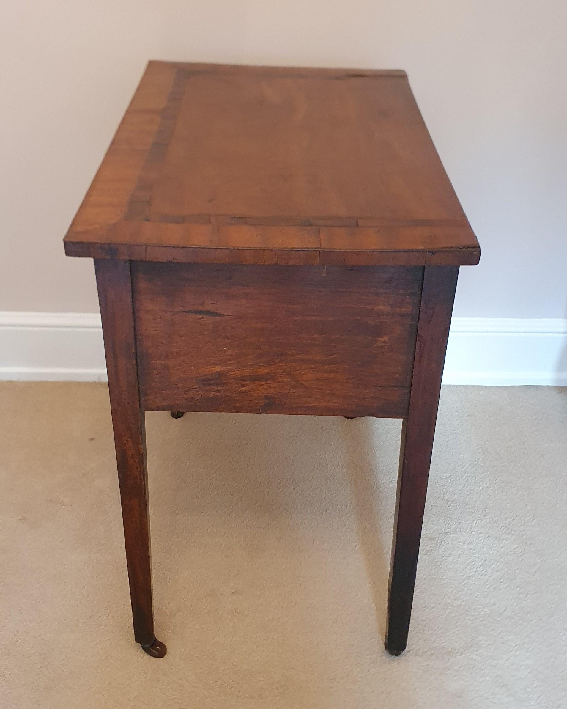 Elegant George III style lowboy with three drawer and delicate marquetry top For Sale 7
