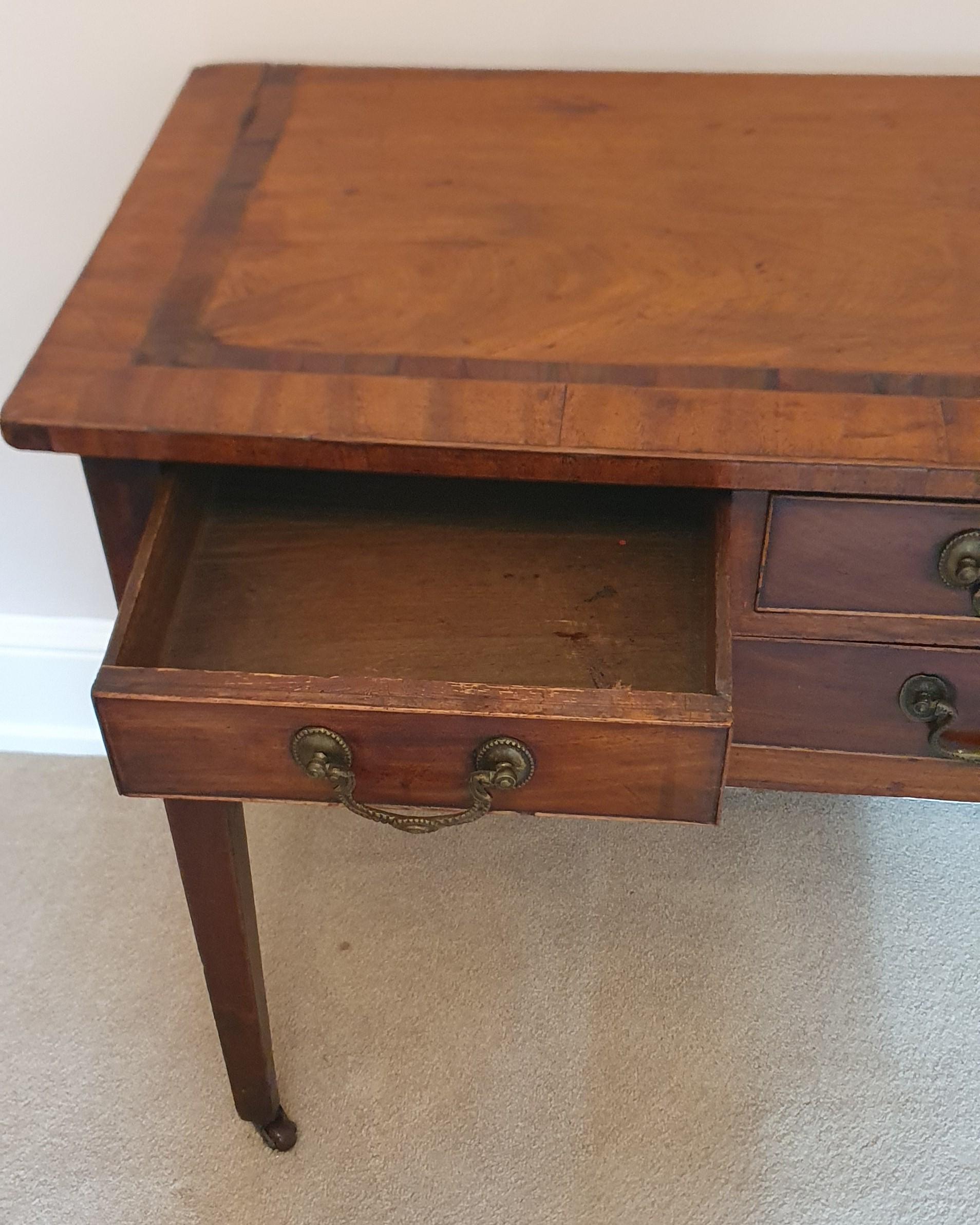 Elegant George III style lowboy with three drawer and delicate marquetry top For Sale 1