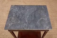 Elegante table George IV en acajou et laiton