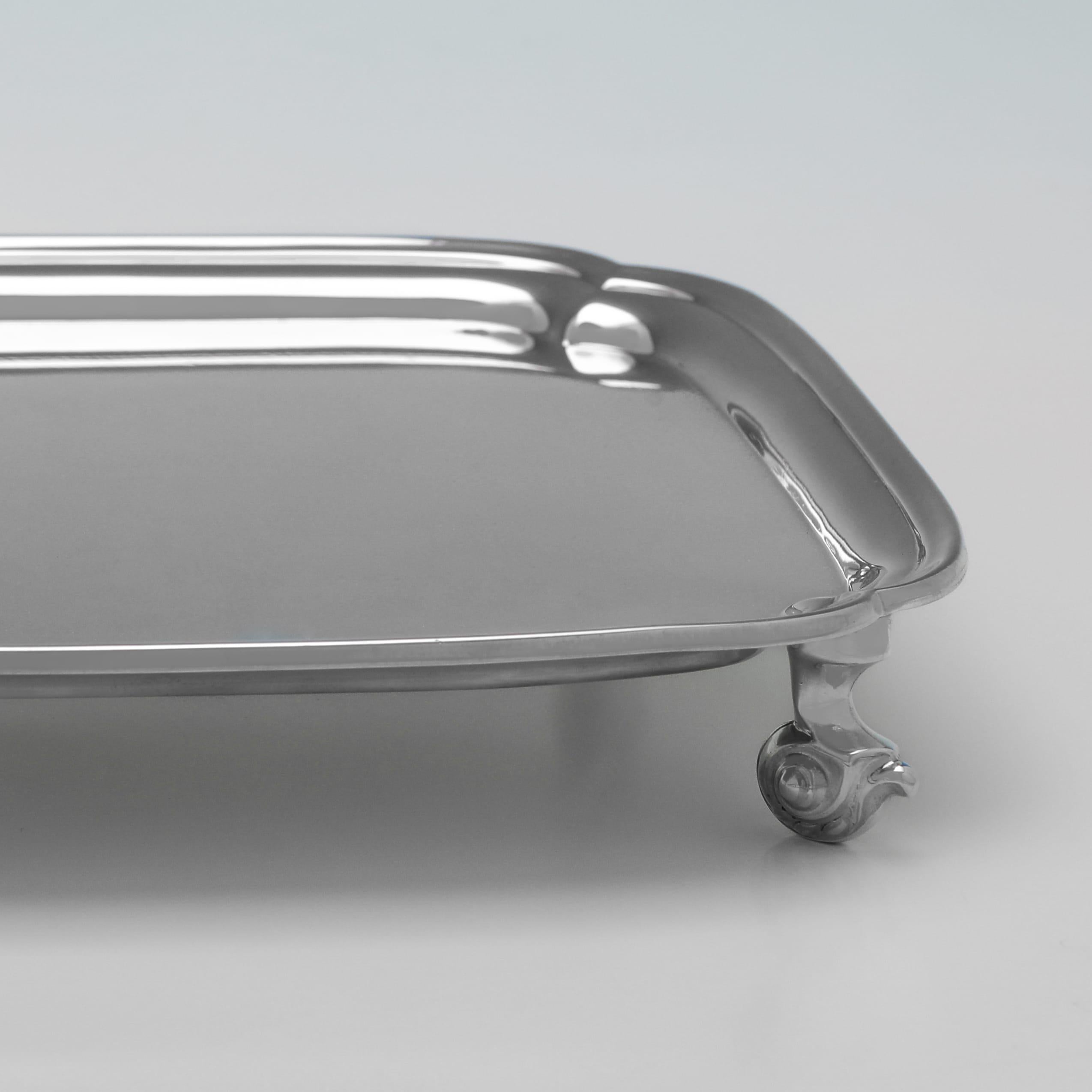 Eleganza dei versatori d'argento di Giorgio V di Sydney Hall & Co., 1933 In condizioni buone in vendita a London, London