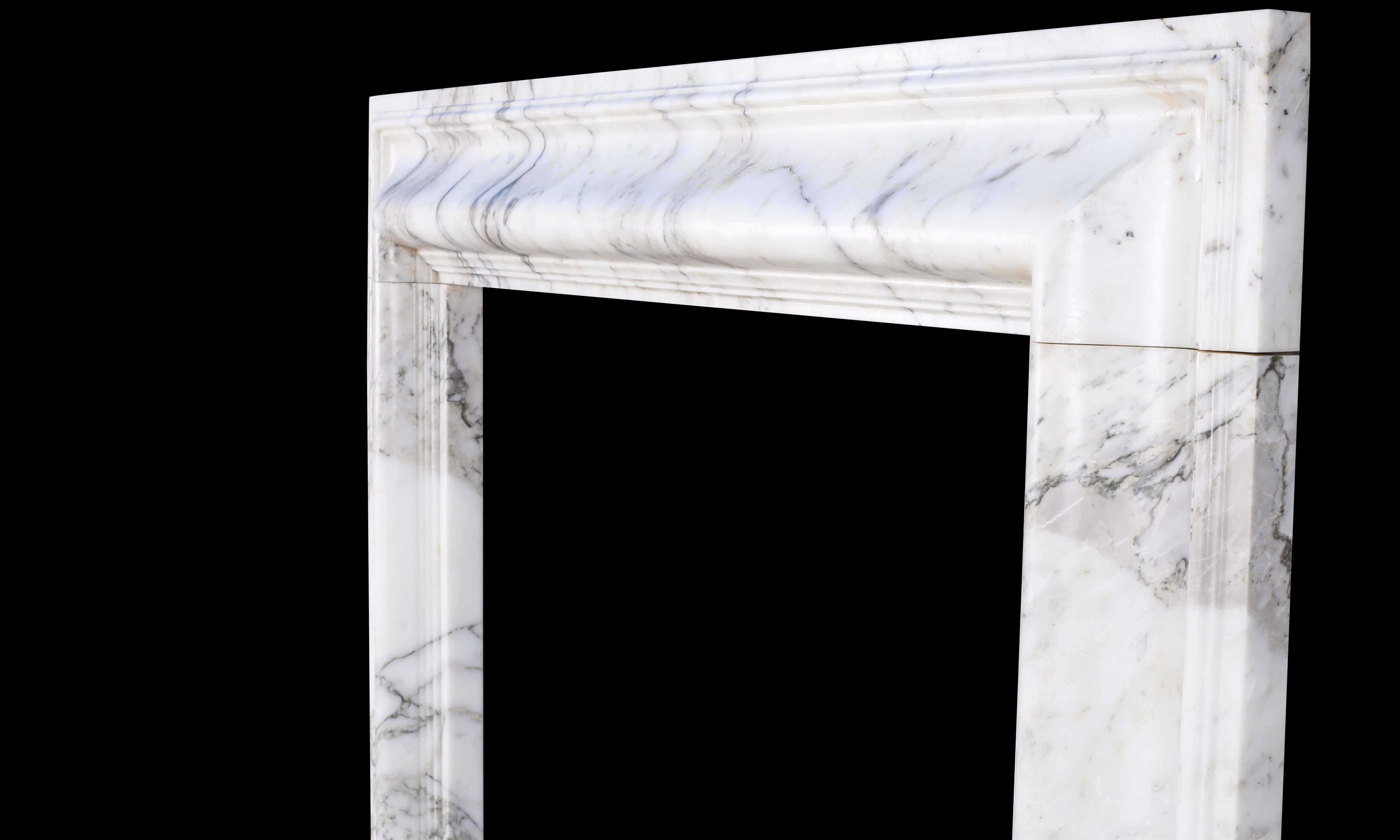 Eleganter georgianischer Bolection-Kaminsims aus grauem italienischem Brescia-Marmor im Angebot 3