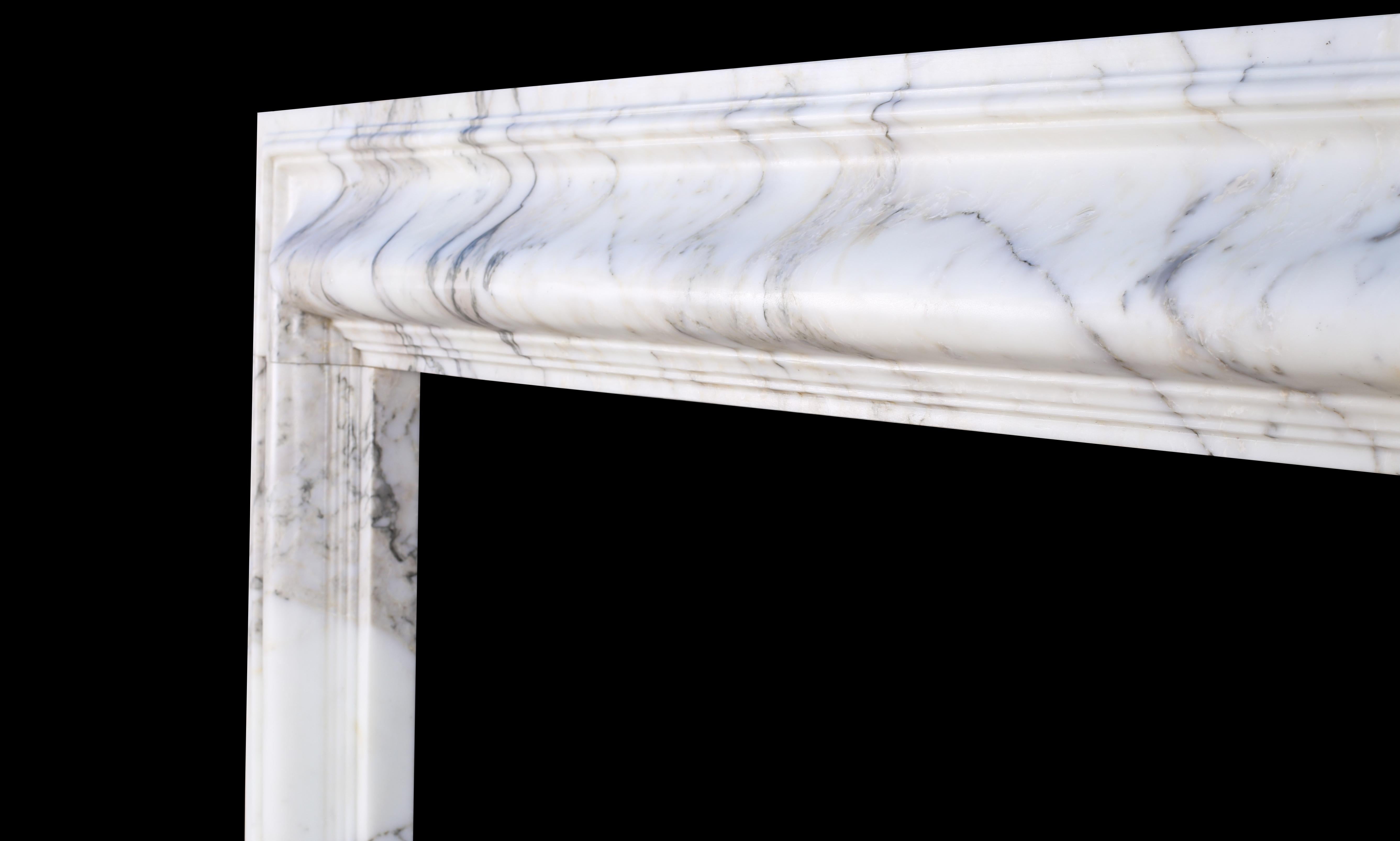 Eleganter georgianischer Bolection-Kaminsims aus grauem italienischem Brescia-Marmor im Angebot 2