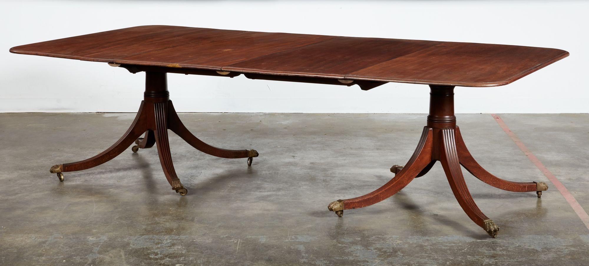 Elegance Table de salle à manger géorgienne en acajou Bon état - En vente à Greenwich, CT