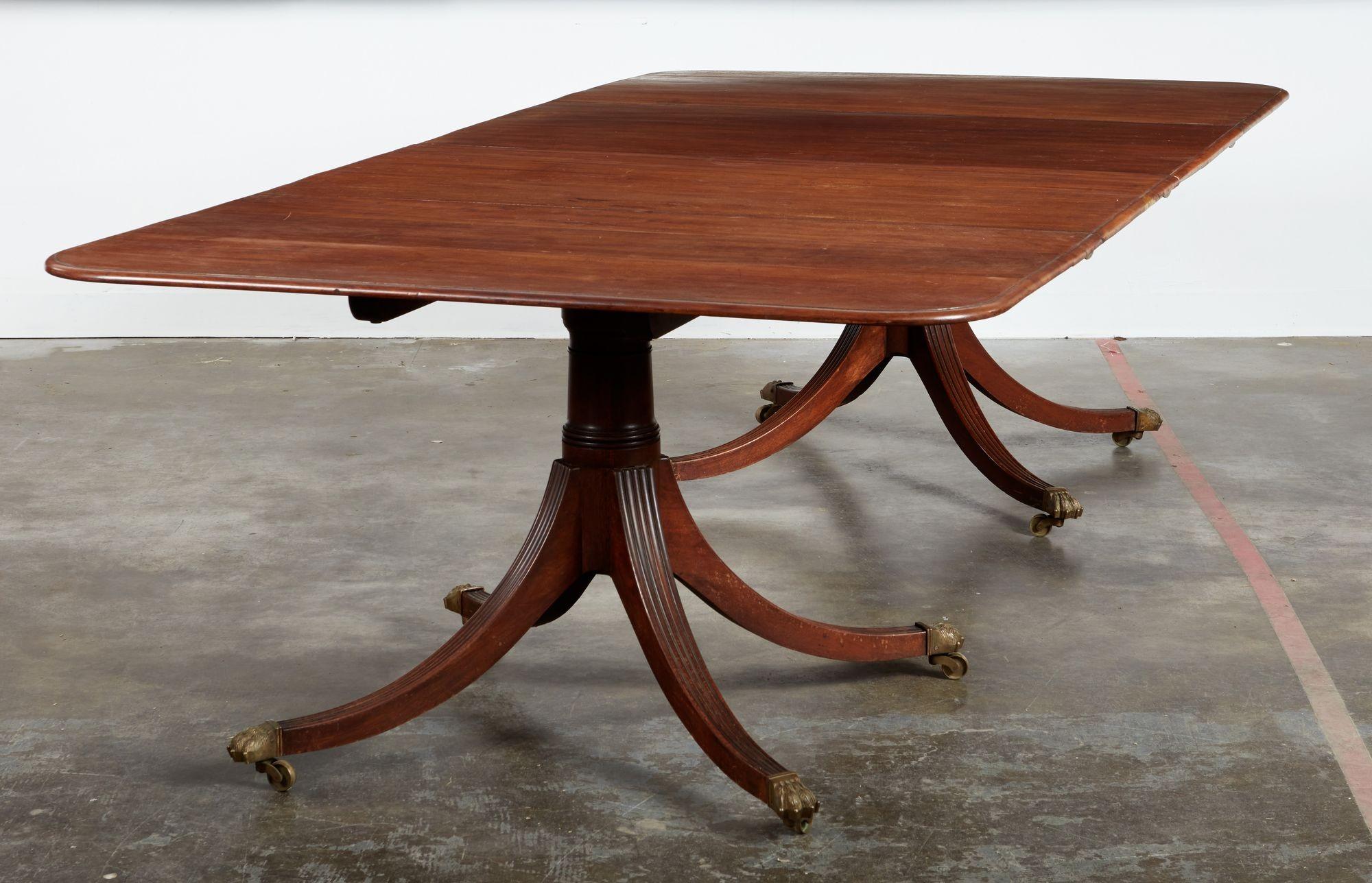 Elegance Table de salle à manger géorgienne en acajou en vente 1