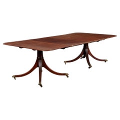 Elegante tavolo da pranzo georgiano in mogano