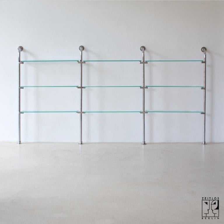Elegant German minimalist Bauhaus tubular steel shelve with transparent glass In Excellent Condition For Sale In PRAHA 4, CZ