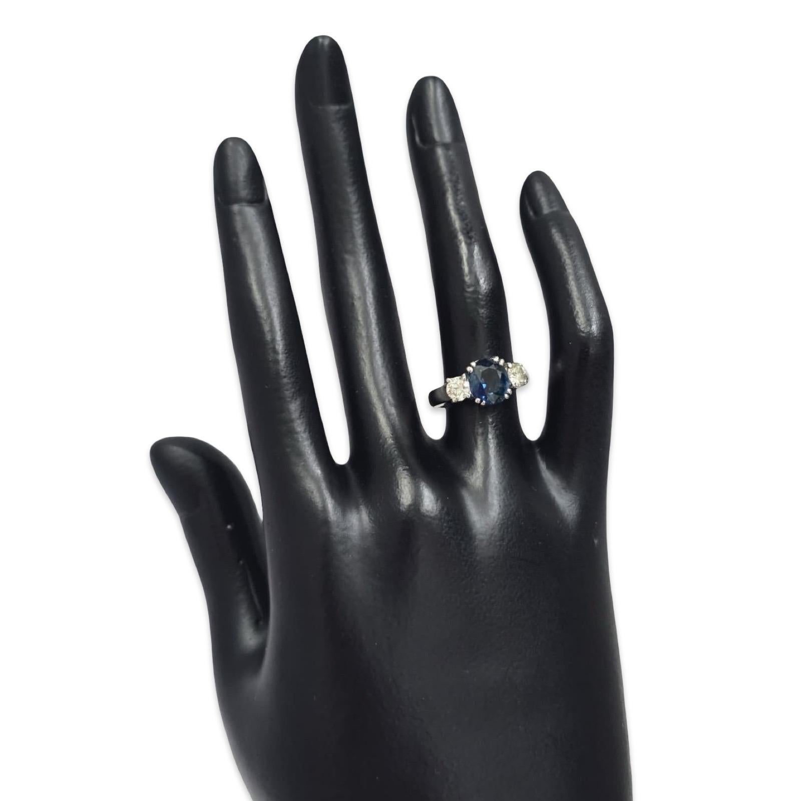 Elegante bague en or blanc 18k à 3 pierres, saphir bleu certifié par la GIA et diamant Pour femmes en vente