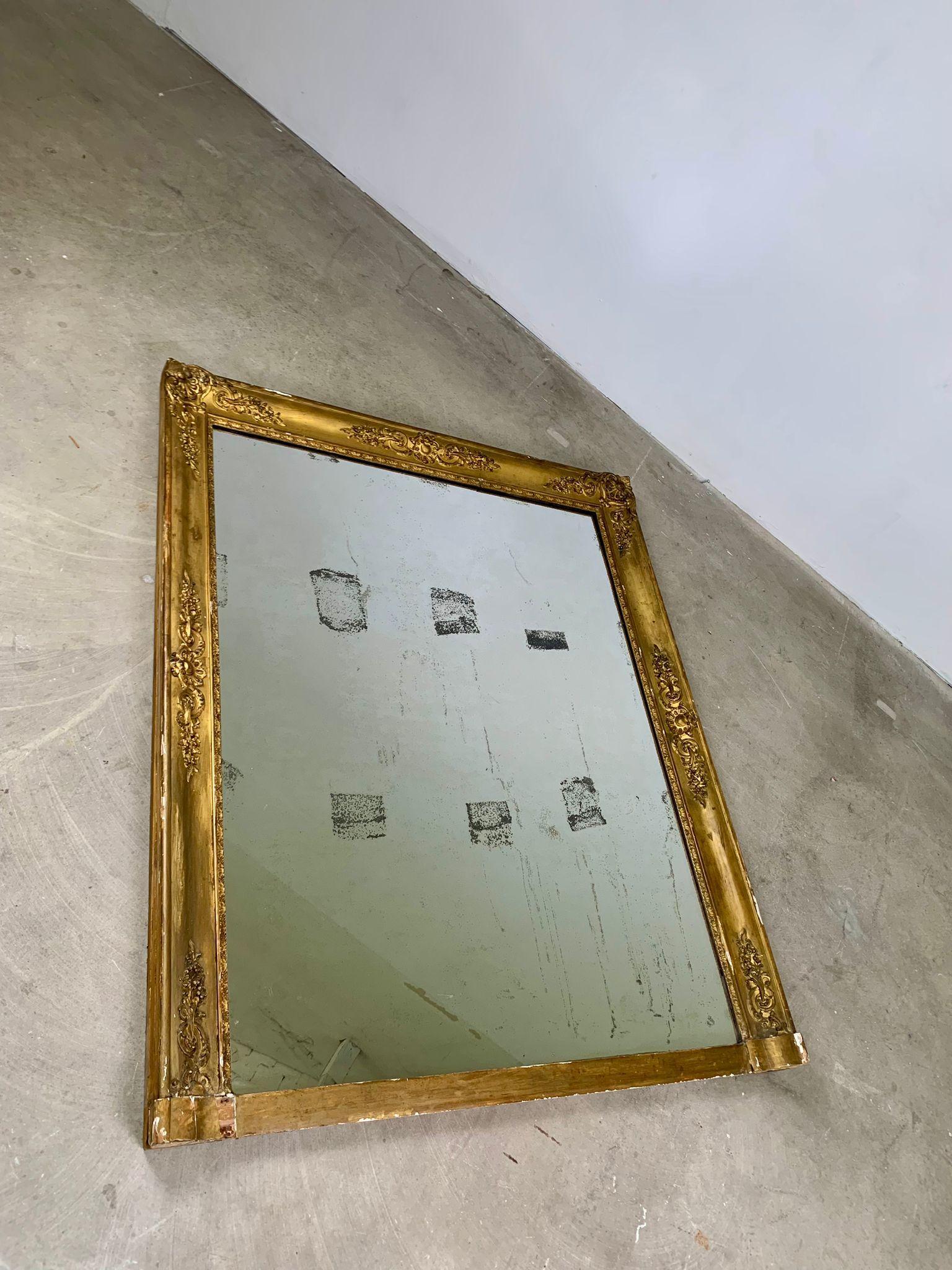 Autre Élégant miroir de cheminée doré datant de la fin du XIXe siècle, Italie en vente