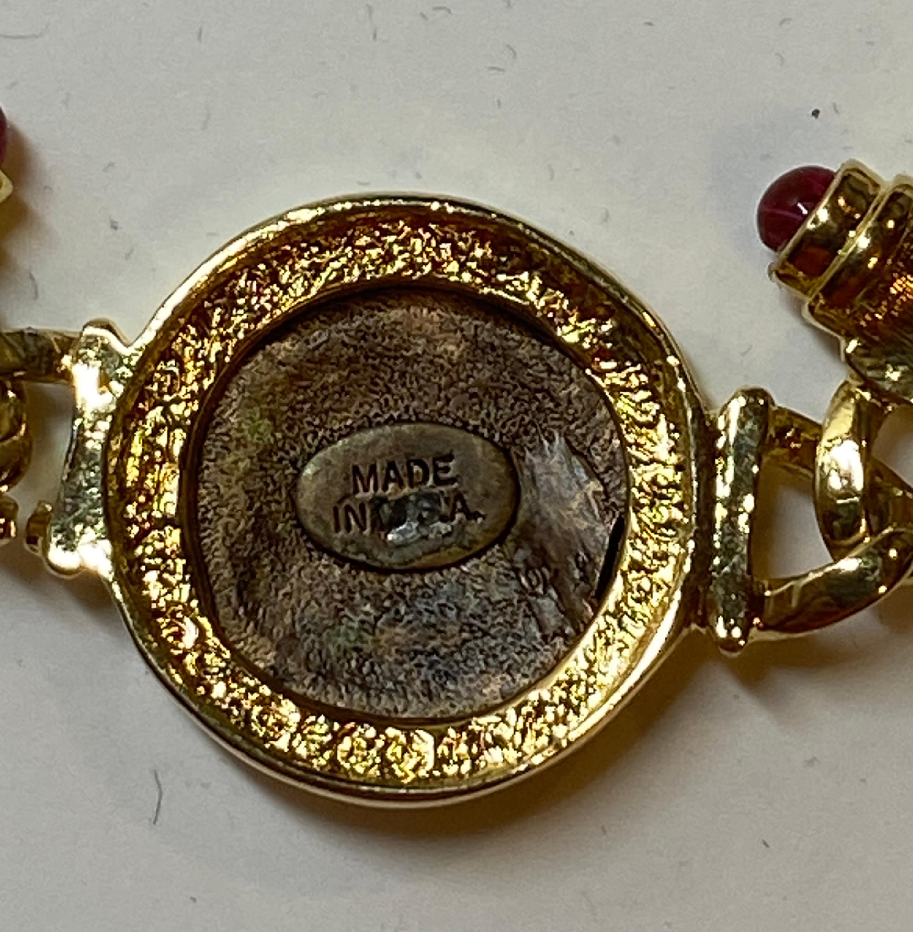 Elegantes vergoldetes Goldarmband „Portrait“ mit mehreren Steinen im Angebot 1