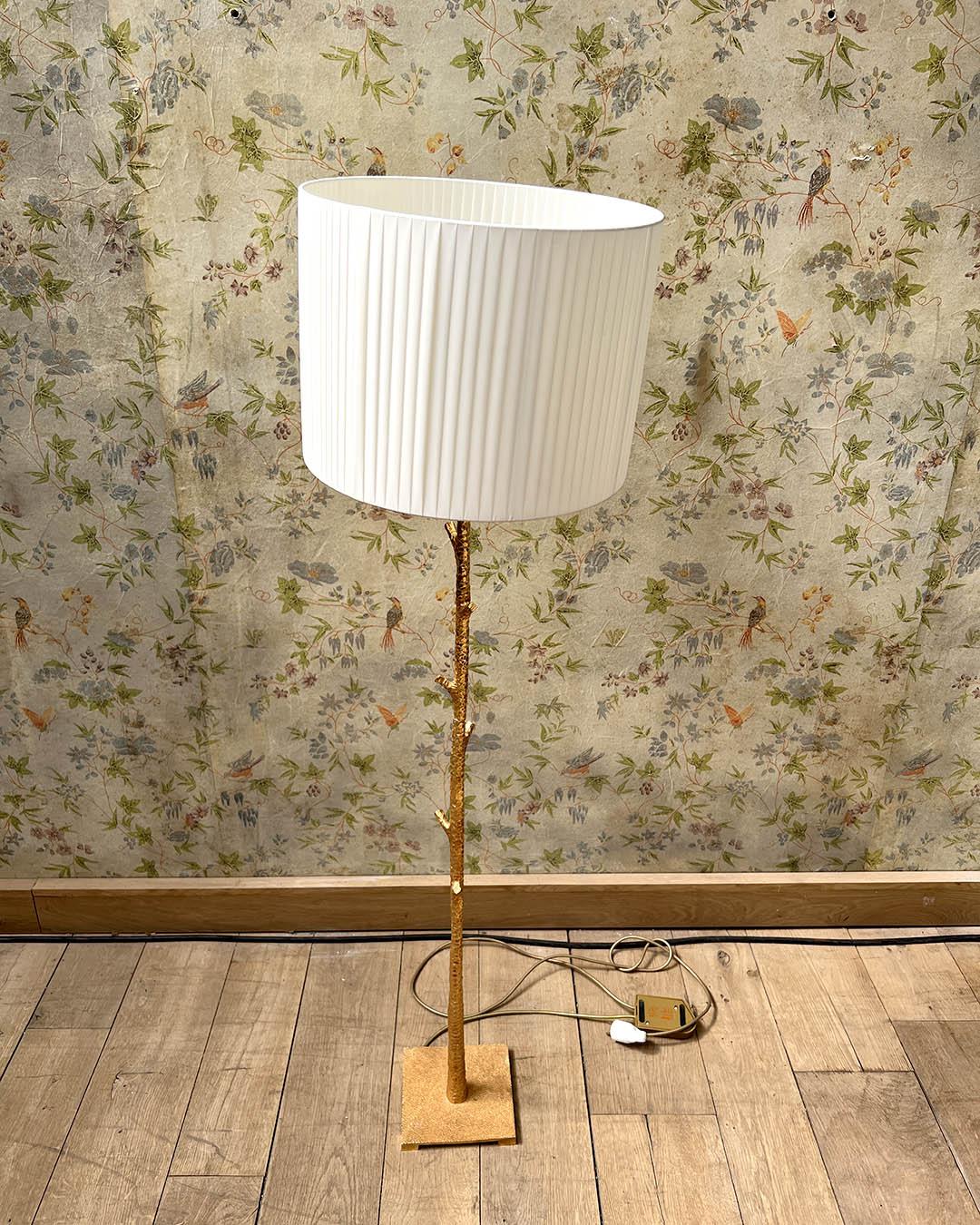 Late 20th Century Elegant Gilded Hammered Metal Floor Lamp, France