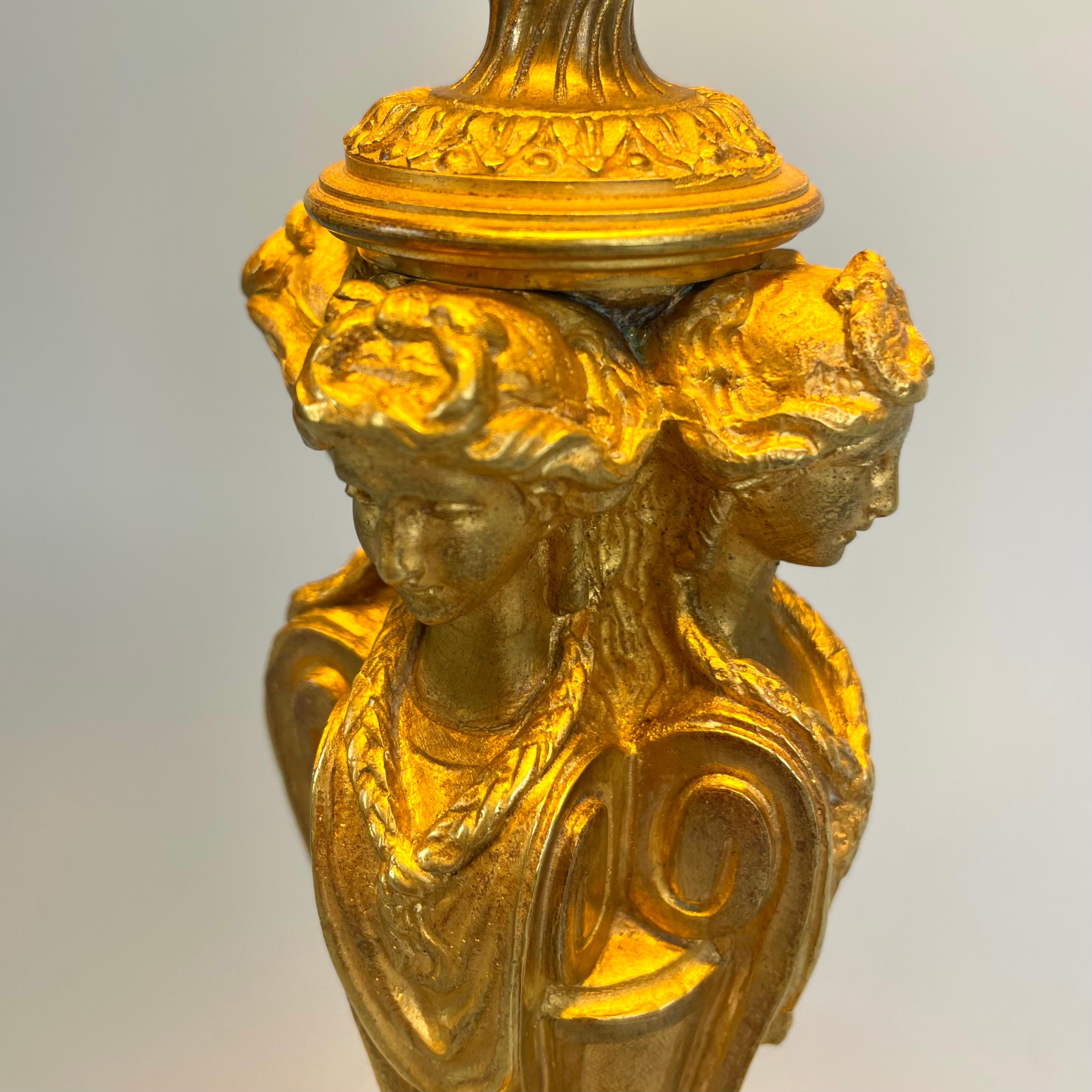 Elegante Lámpara de Mesa de Bronce Dorado - Estilo Luis XVI, Principios del Siglo XX en venta 7