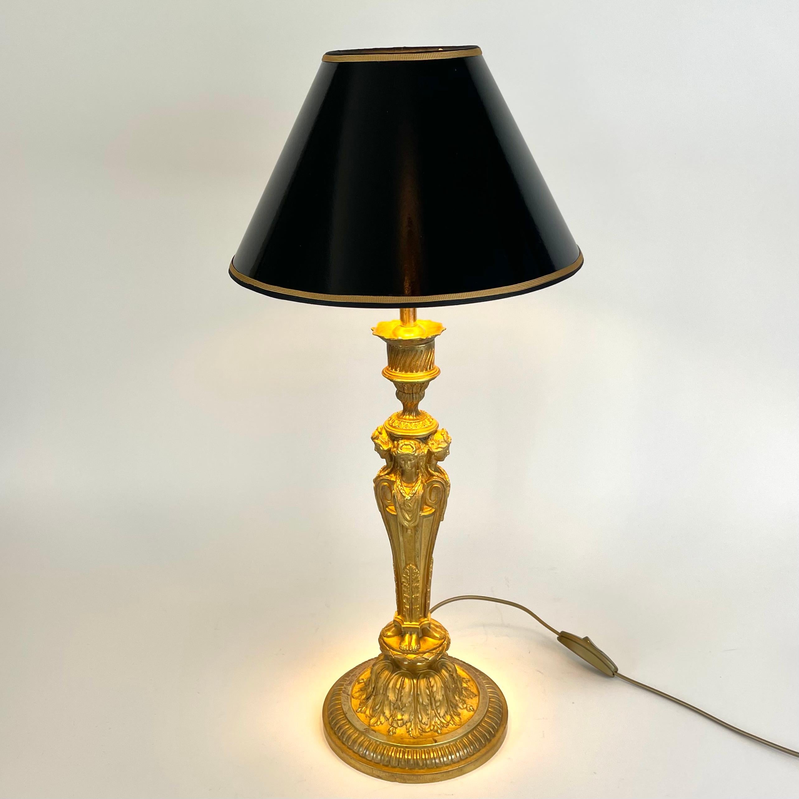 Elegante Lámpara de Mesa de Bronce Dorado - Estilo Luis XVI, Principios del Siglo XX Francés en venta