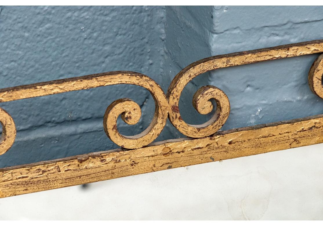 Elegant Gilt Finished Iron Framed Mirror (Unbekannt) im Angebot