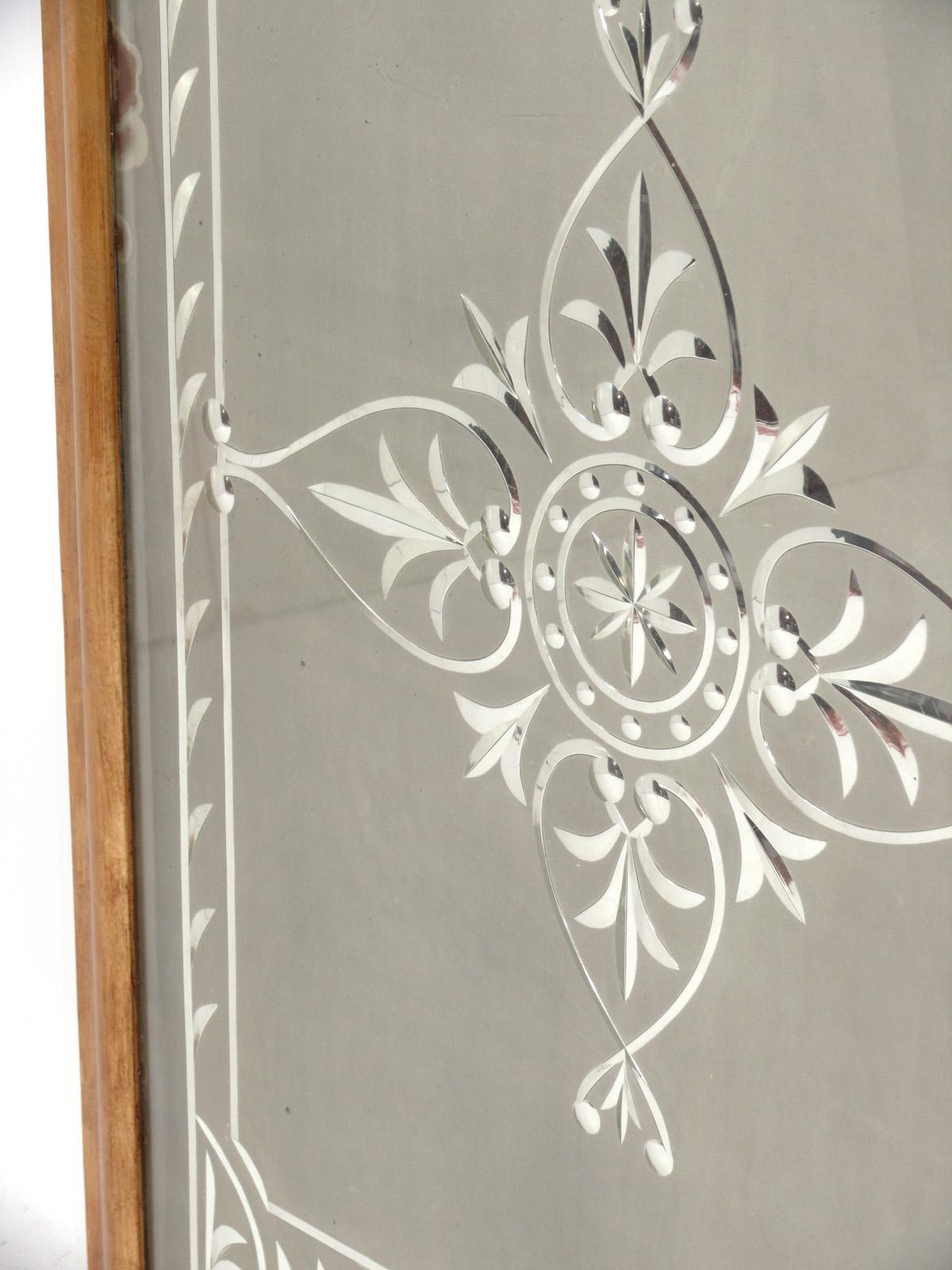 Doré Elegant Gilt Framed Etched Mirror 46