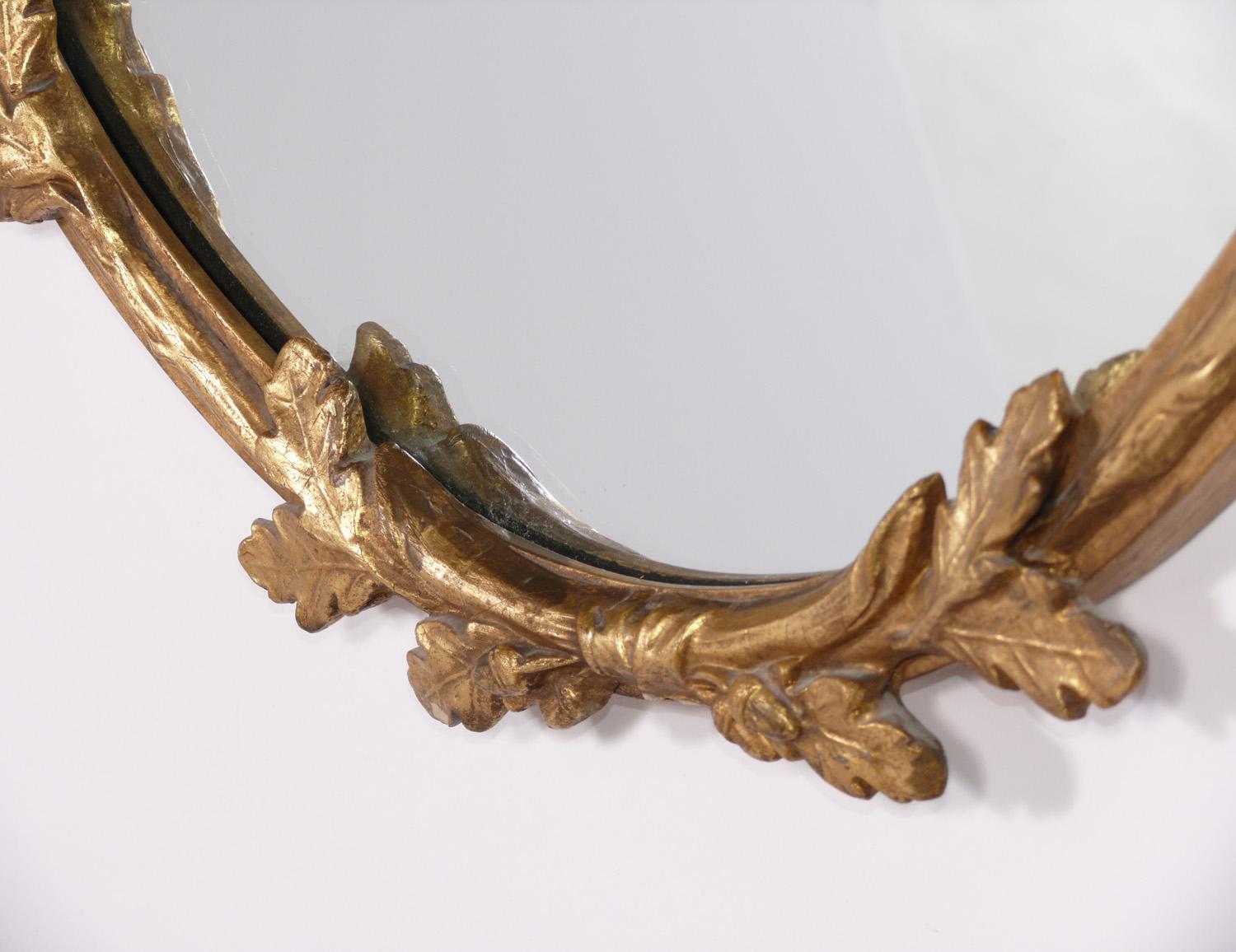 Italiano Elegante specchio con foglie di quercia dorate del Carlyle Hotel NYC 36 