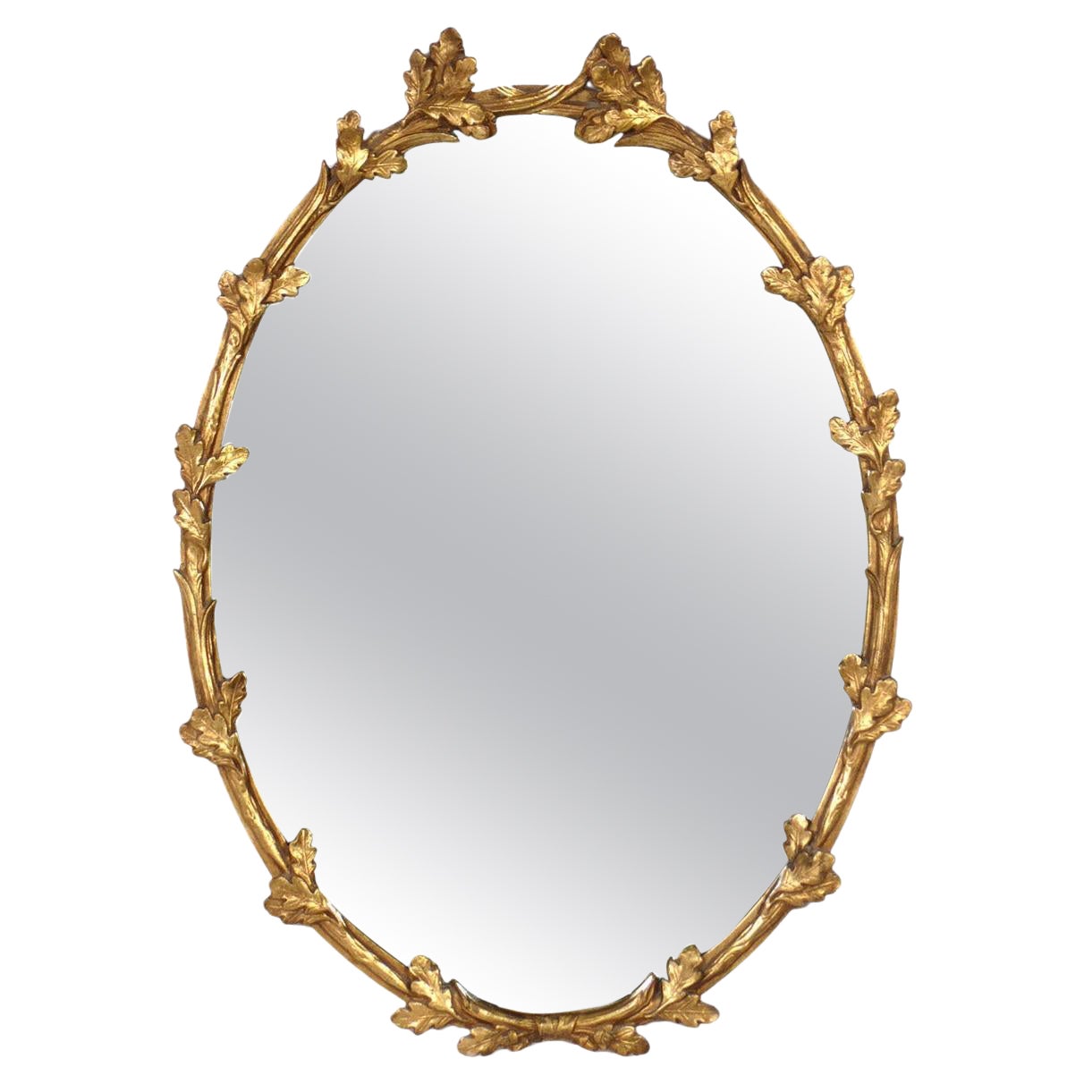 Elegante specchio con foglie di quercia dorate del Carlyle Hotel NYC 36 "H. x 26 "L. in vendita