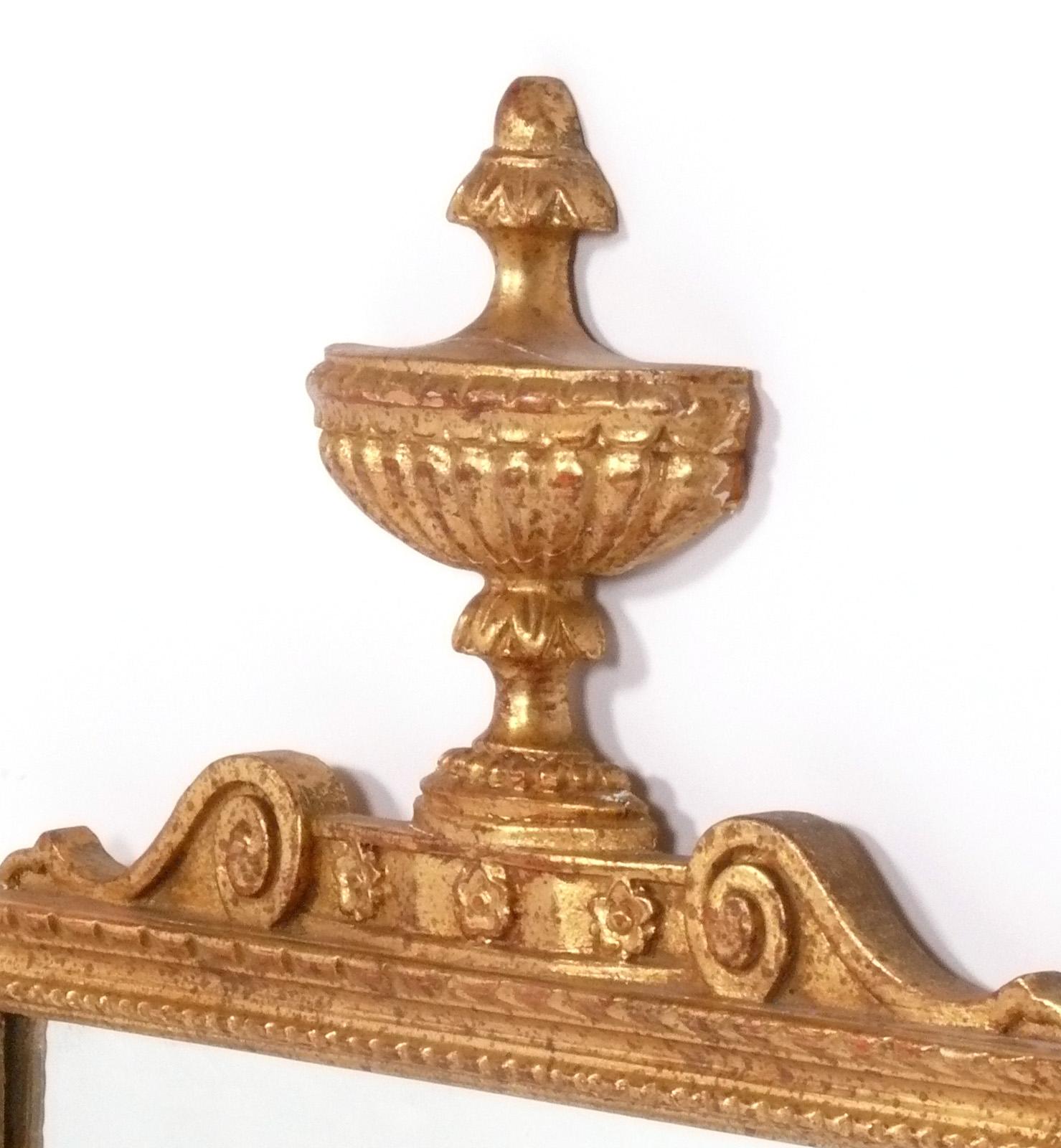 Néoclassique Elegant miroir en bois doré 46.5 