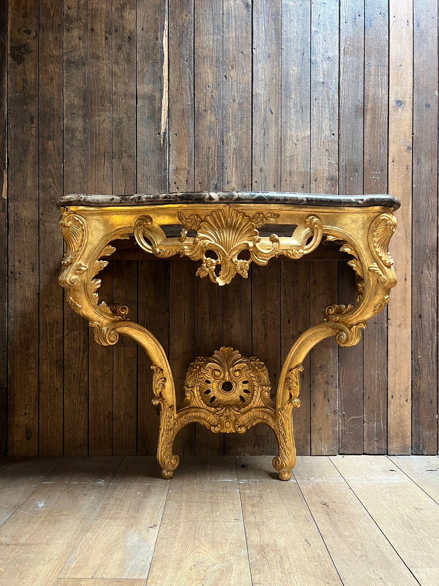 Elegante console en bois doré Bon état - En vente à TOURCOING, FR
