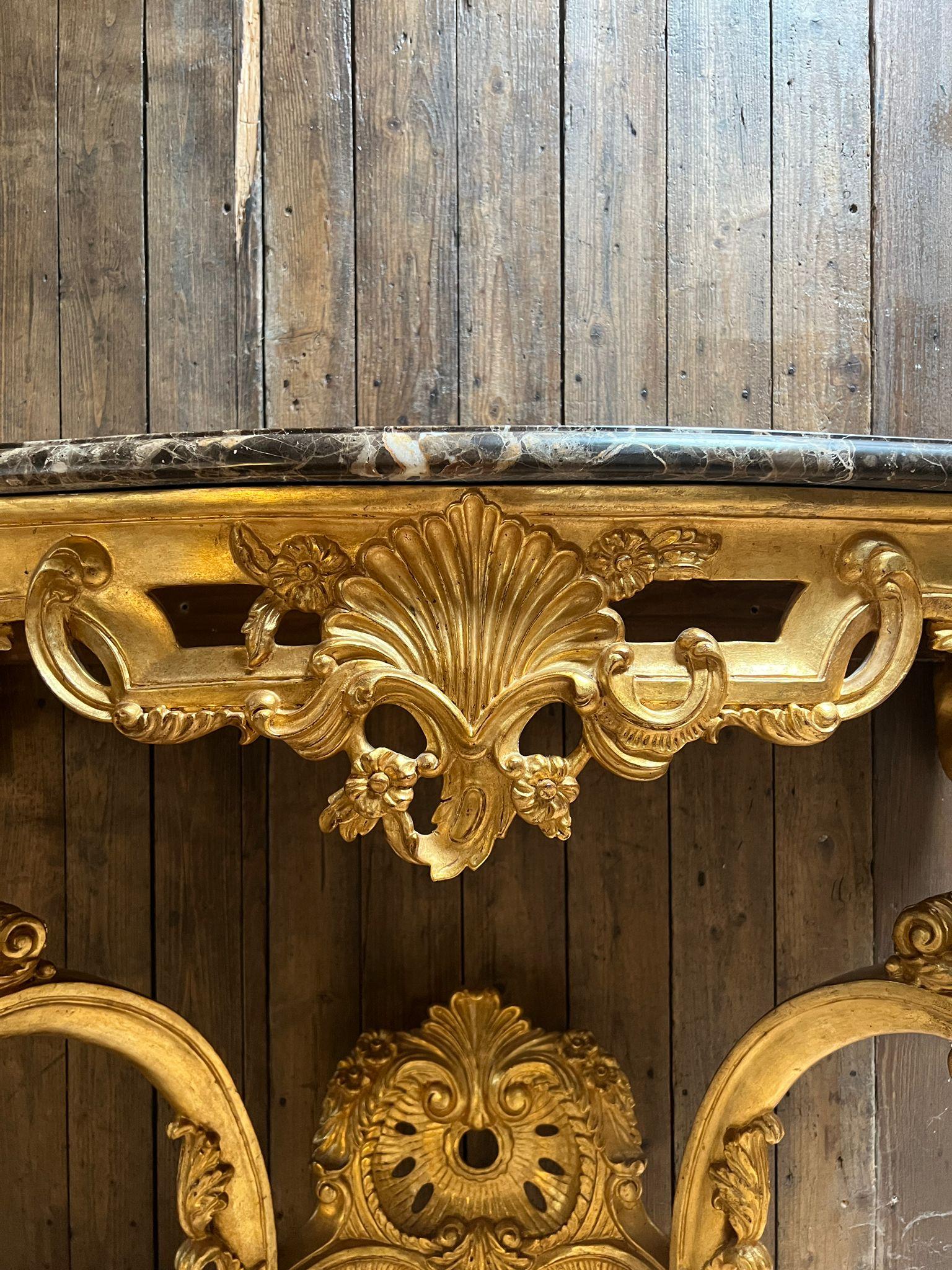 Elegante console en bois doré en vente 4