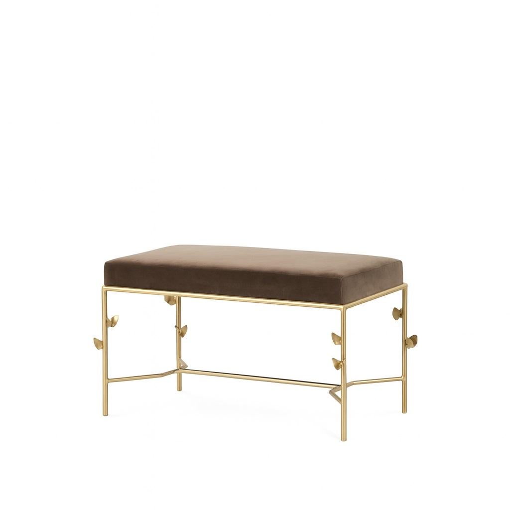 Elegante Banco Glam de Terciopelo con Estructura Decorativa de Latón Portugués en venta