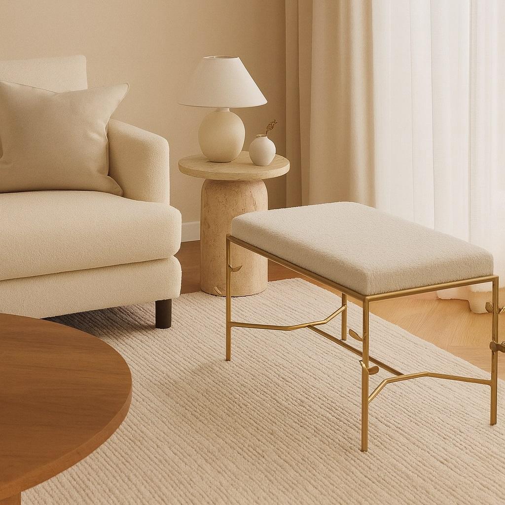 Elegante Banco Glam de Terciopelo con Estructura Decorativa de Latón en Nuevo estado para la venta en NEW YORK, NY