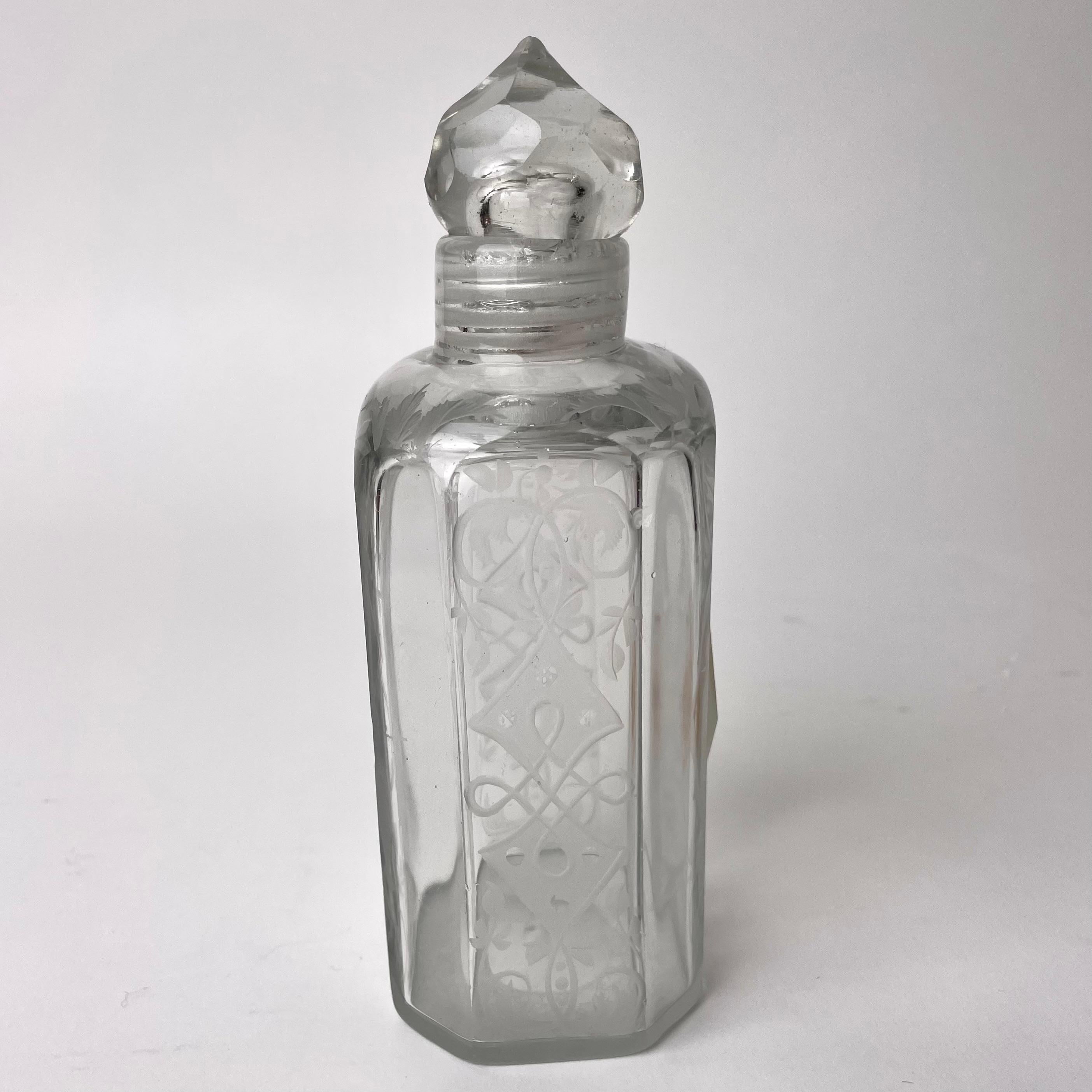 Elegant Glass Bottle with glass screw cap probably from the 18th Century In Good Condition For Sale In Knivsta, SE