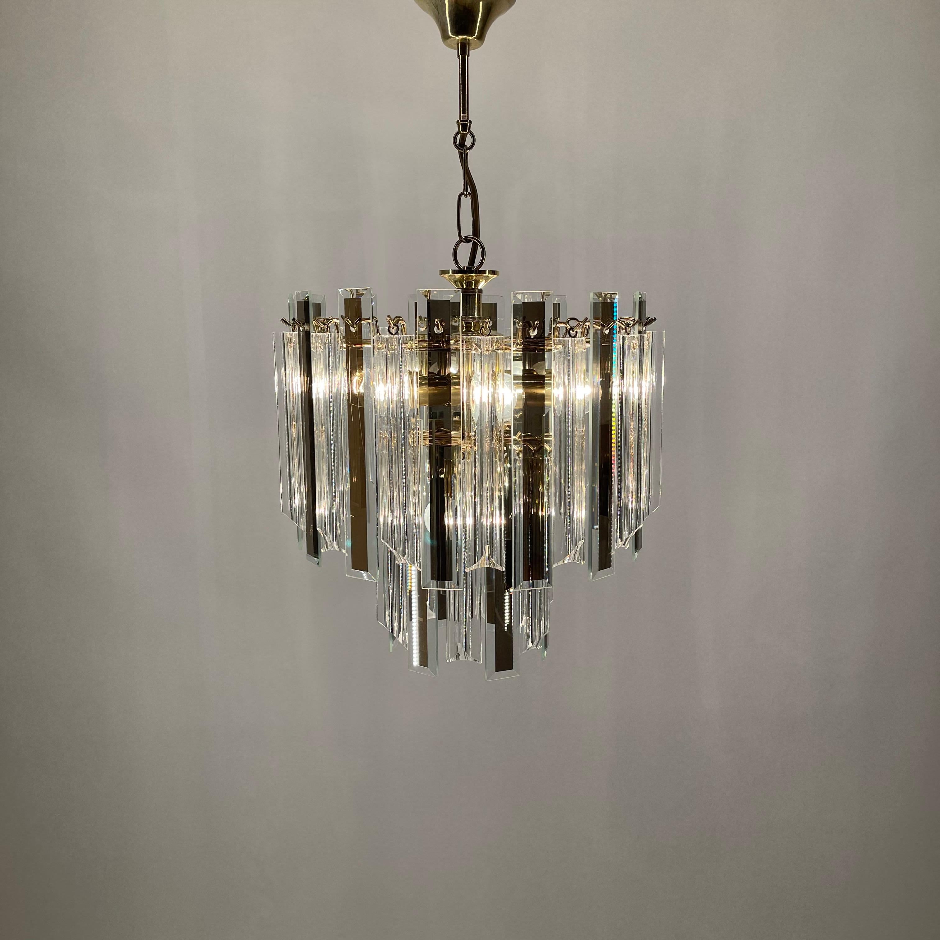 Elegante lampadario in lucite di vetro, Austria, anni '70 in vendita 2