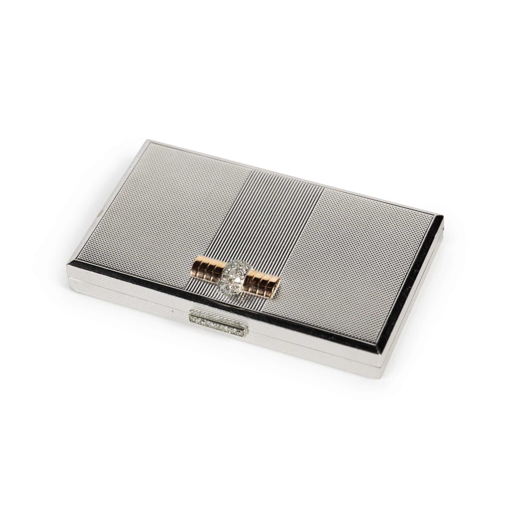 Élégant compact en or et diamants Van Cleef & Arpels, vers 1935-40 Bon état - En vente à Miami, US